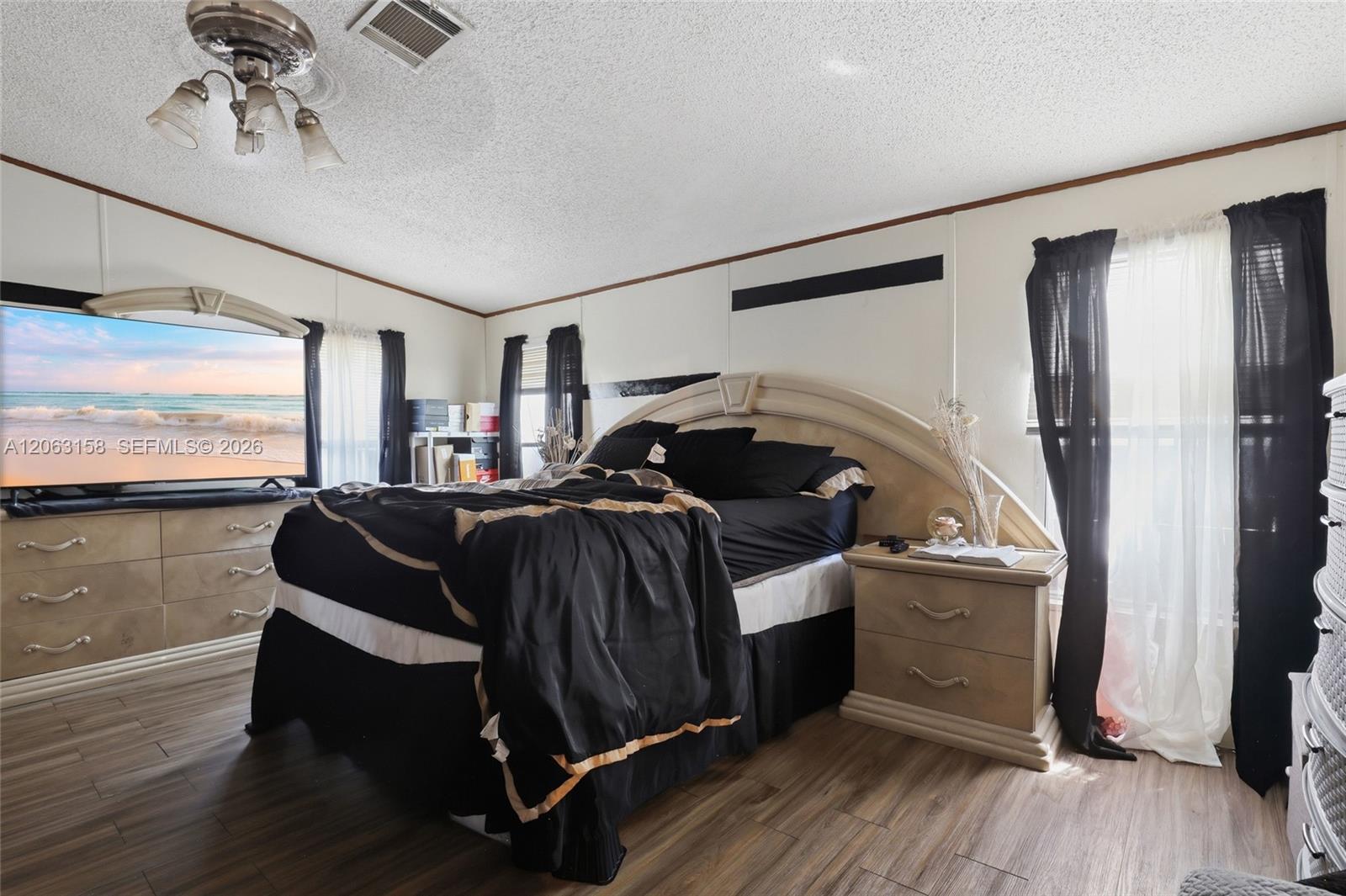 A12063158 Property Photo 4