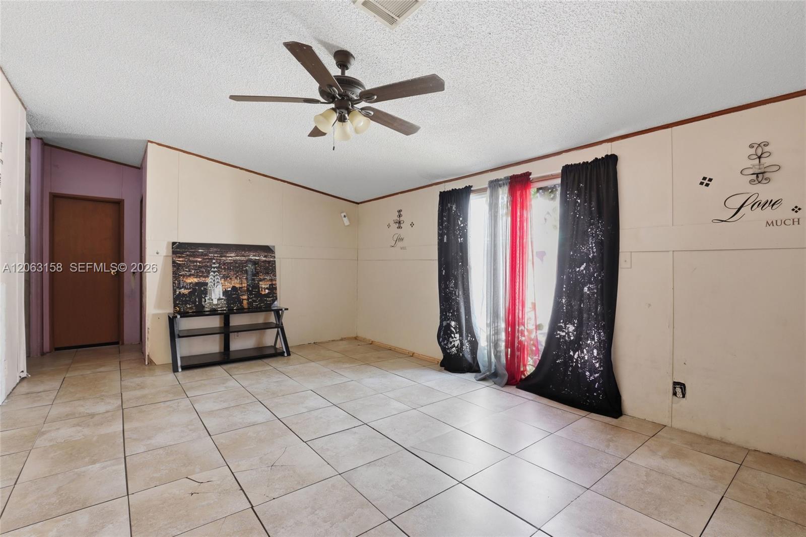 A12063158 Property Photo 31