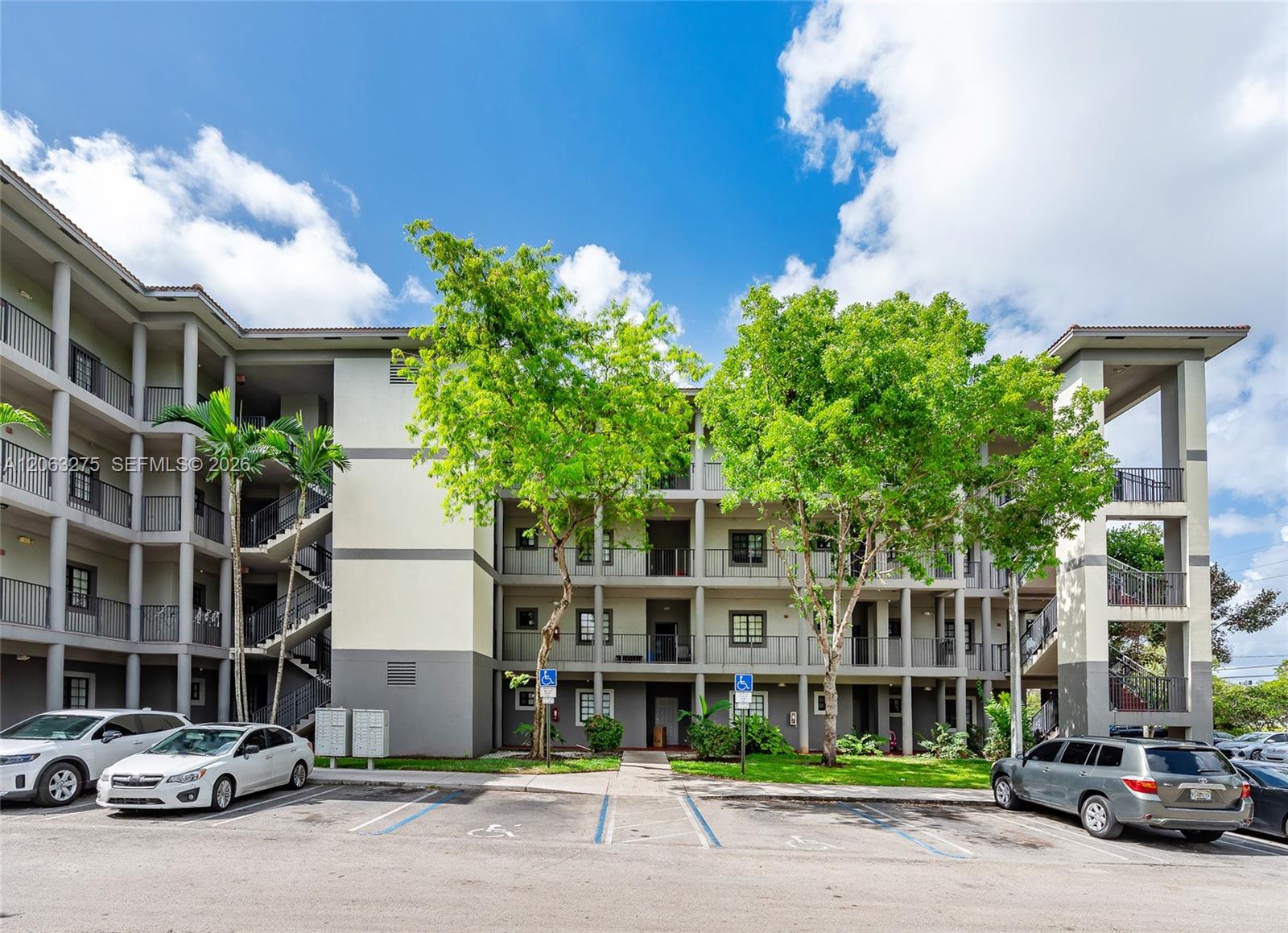 2851 Riverside Drive 207-n Property Photo 4