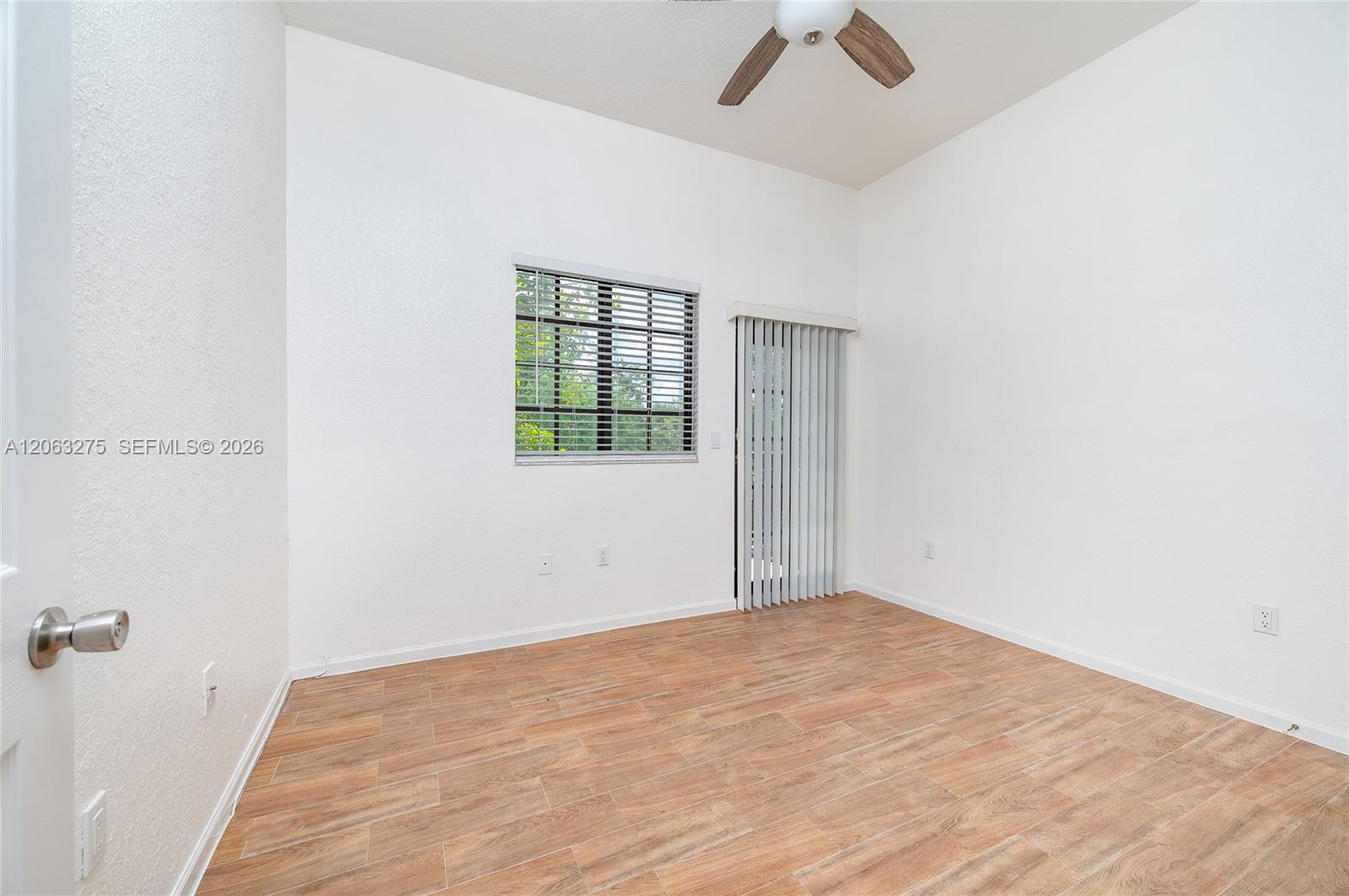 2851 Riverside Drive 207-n Property Photo 18