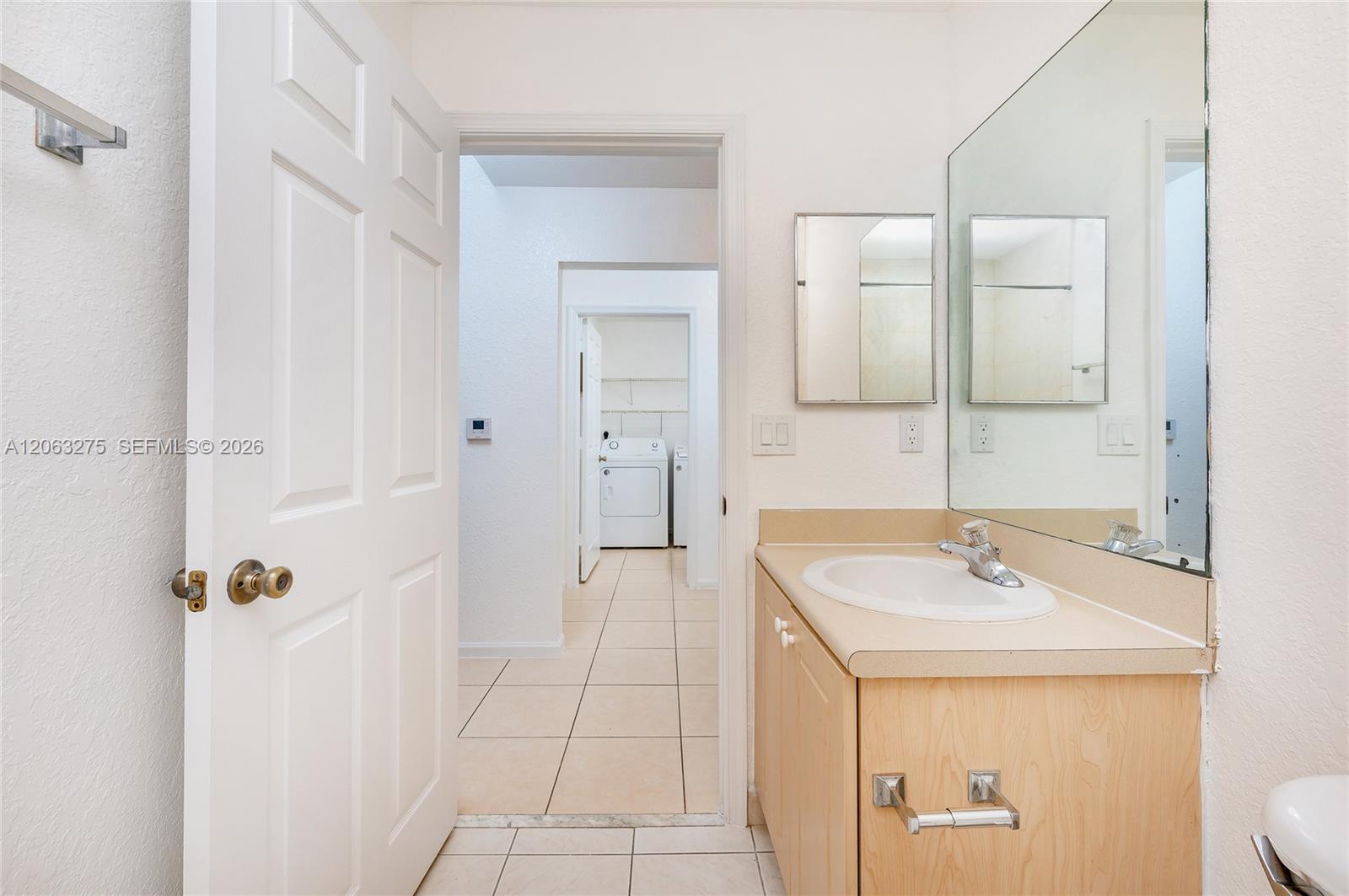 2851 Riverside Drive 207-n Property Photo 24