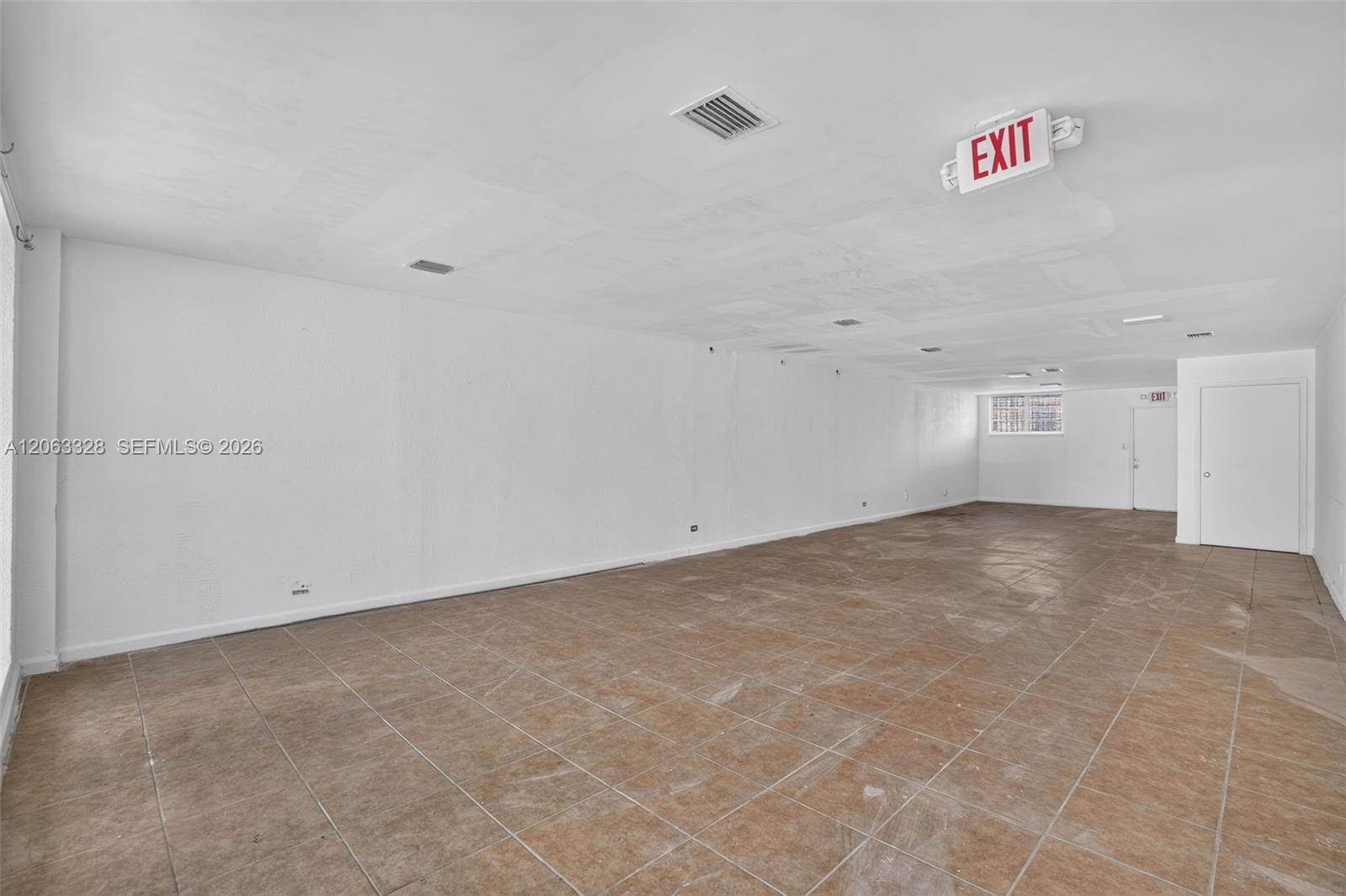 180 Hialeah Drive Property Photo 4