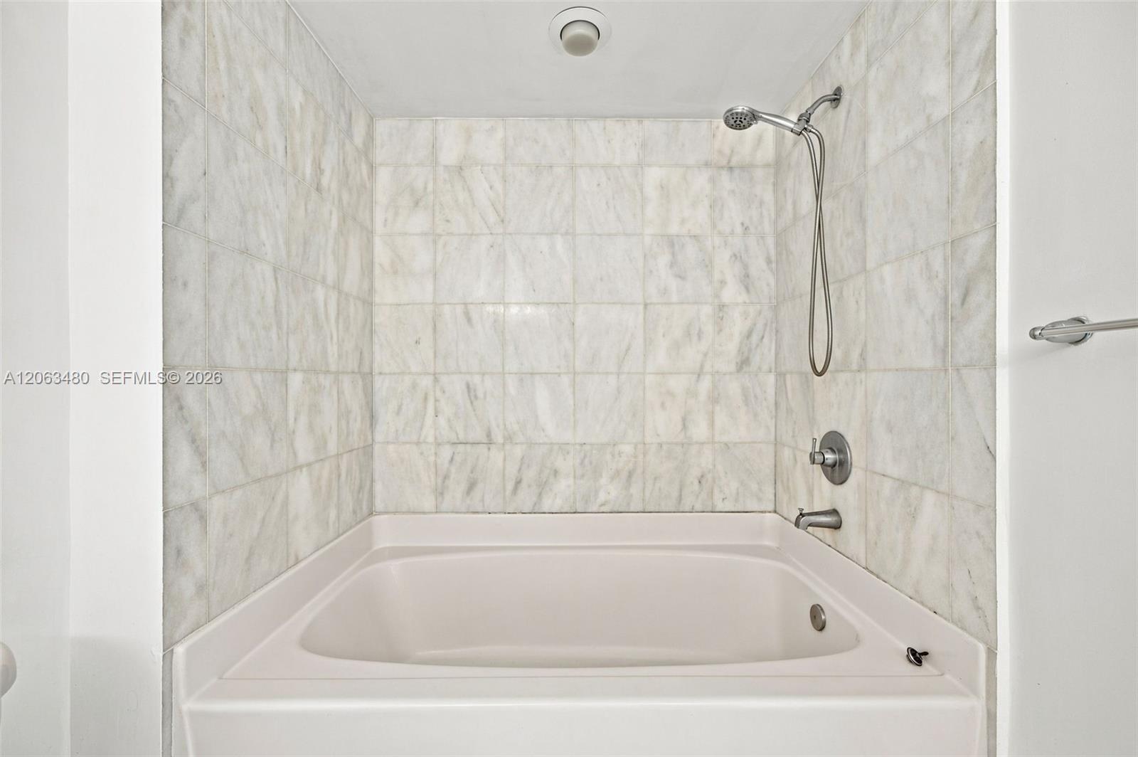 601 Ne 36th Street 2308 Property Photo 25