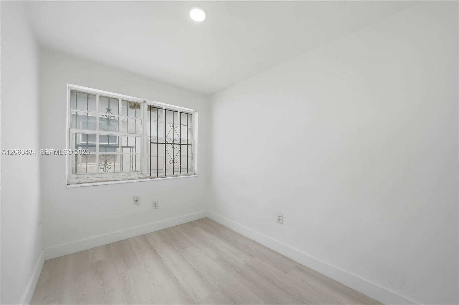 A12063484 Property Photo 22