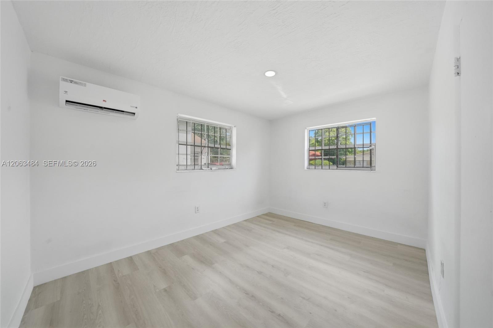 A12063484 Property Photo 25