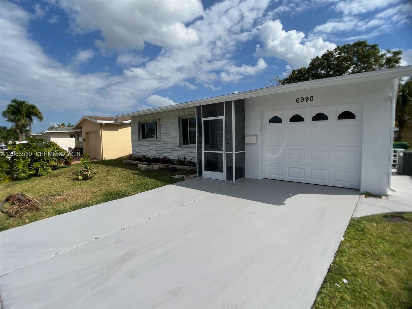 6990 Nw 17th Street Property Photo 1