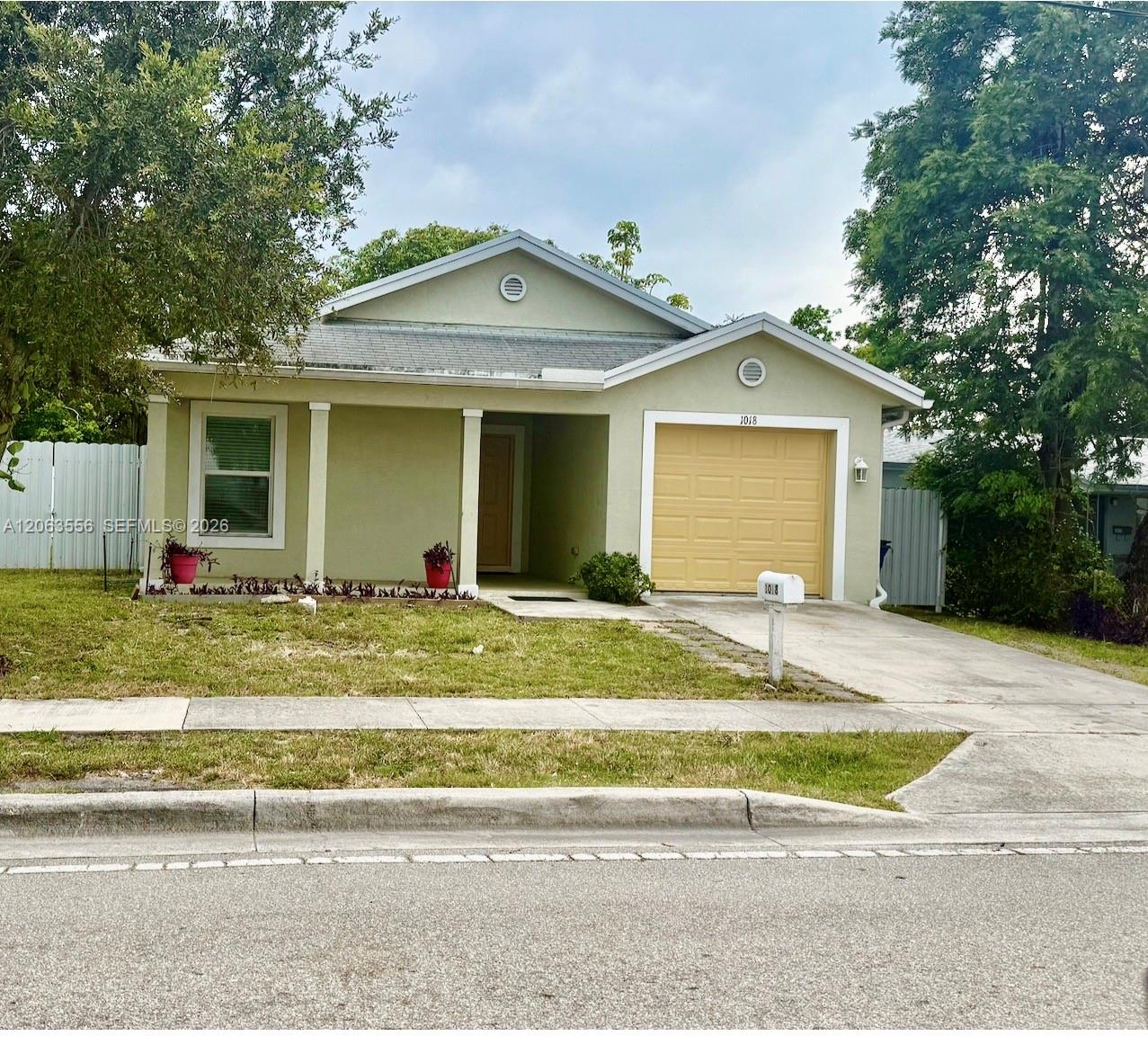 1018 Foster Road Property Photo 1