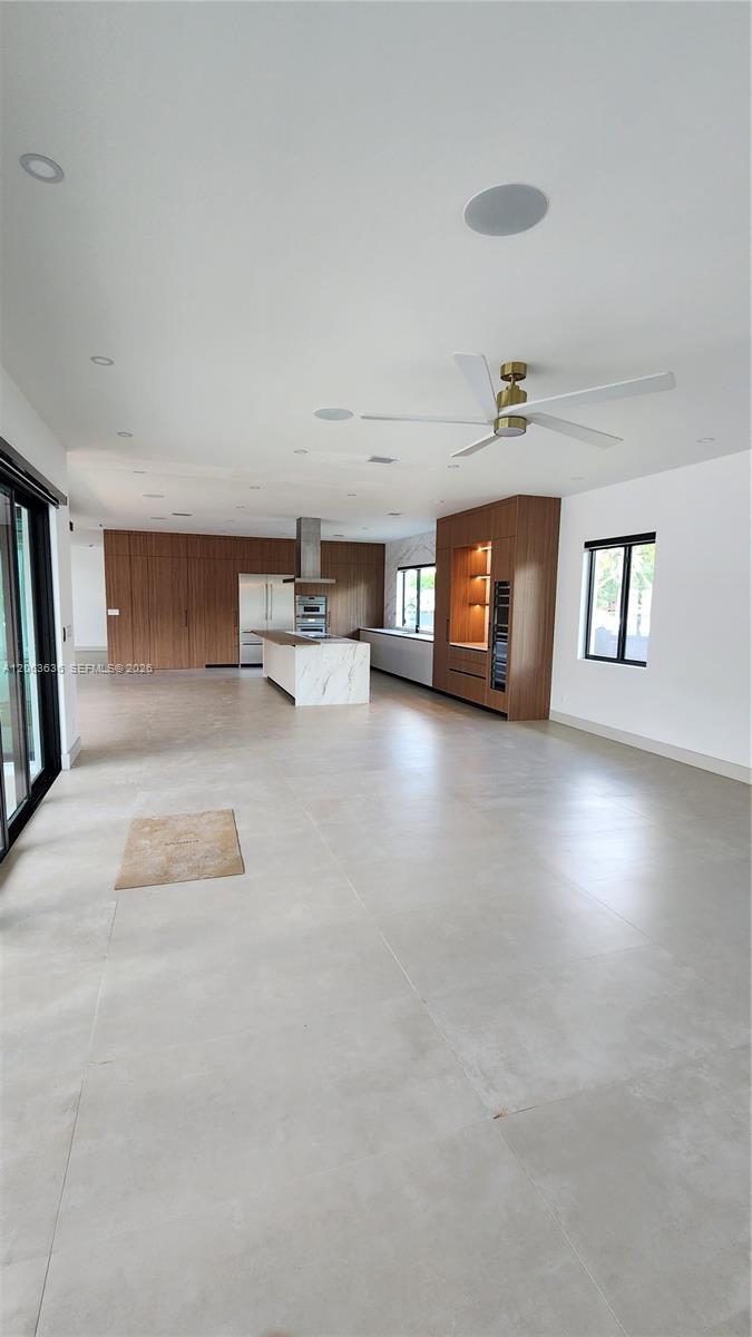 A12063636 Property Photo 3