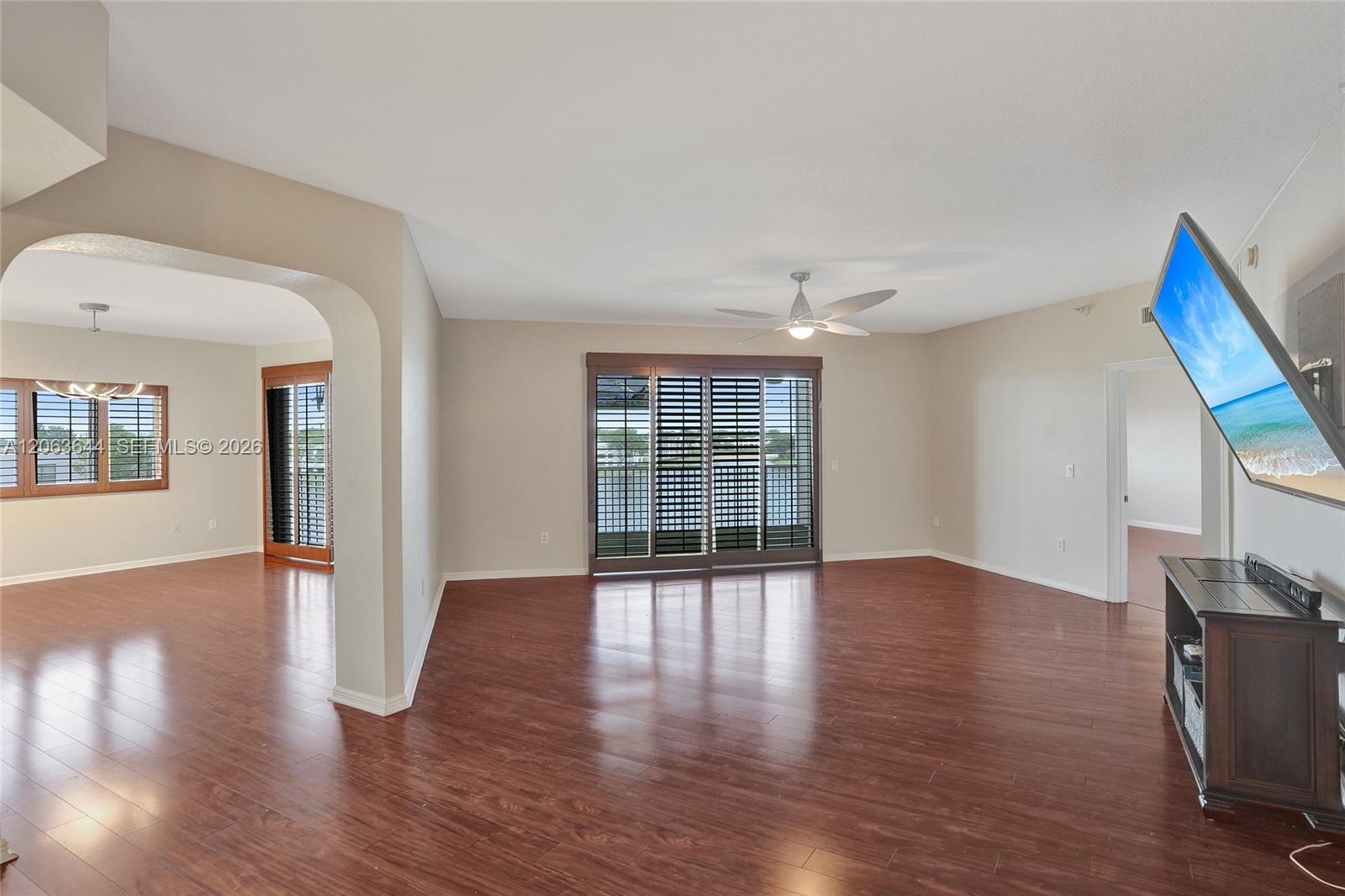 7611 Southampton Terrace 409 Property Photo 4