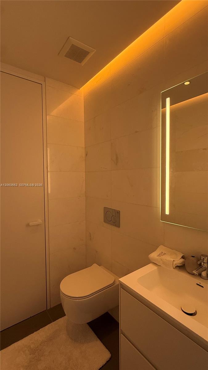 2000 S Ocean Drive 22b Property Photo 12