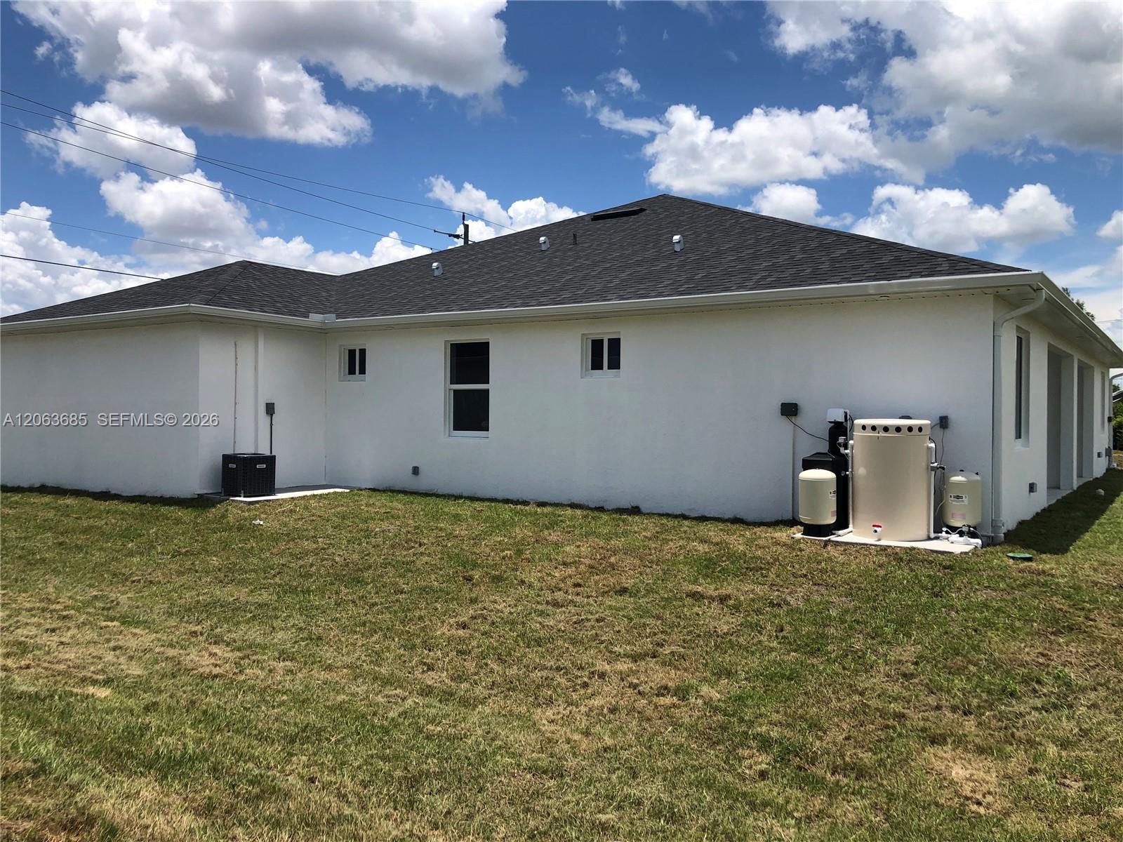4572/4574 Golfview Boulevard Property Photo 4