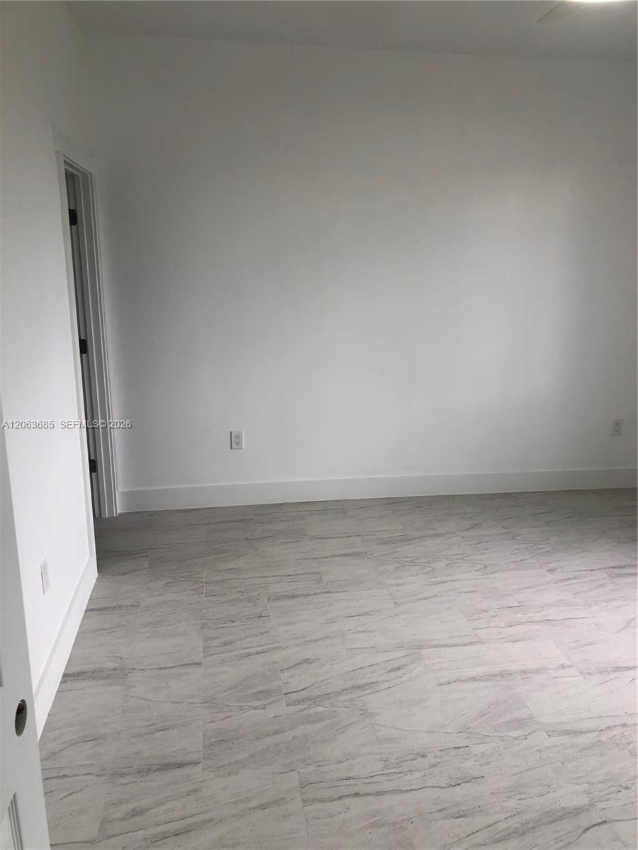 4572/4574 Golfview Boulevard Property Photo 18