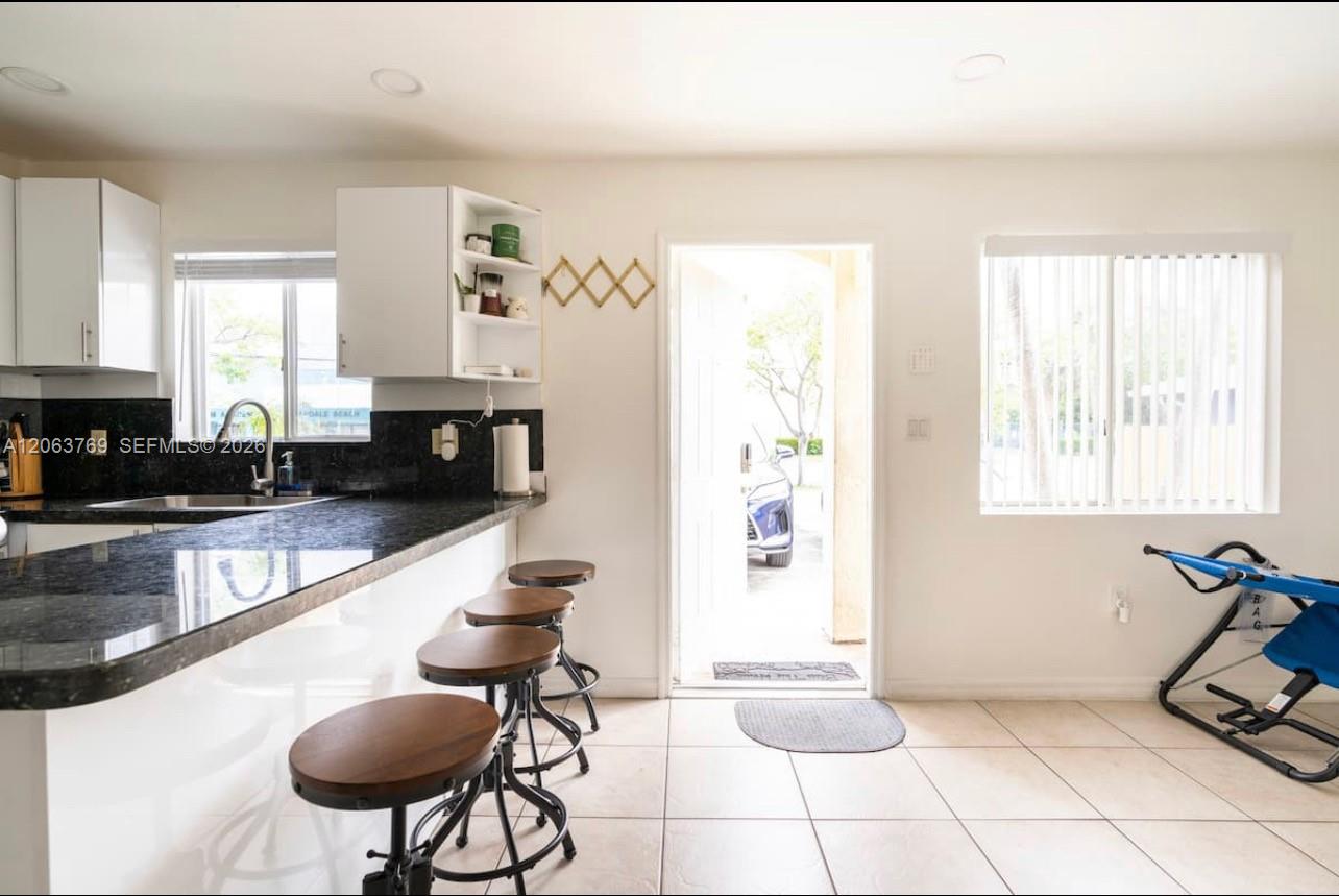 925 Sw 8th Street A Property Photo 3
