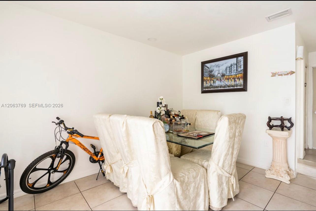 925 Sw 8th Street A Property Photo 4