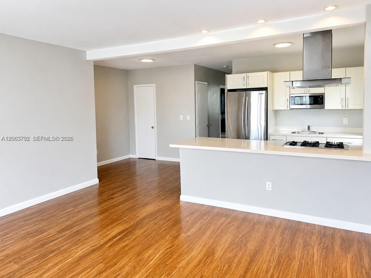 A12063792 Property Photo 3