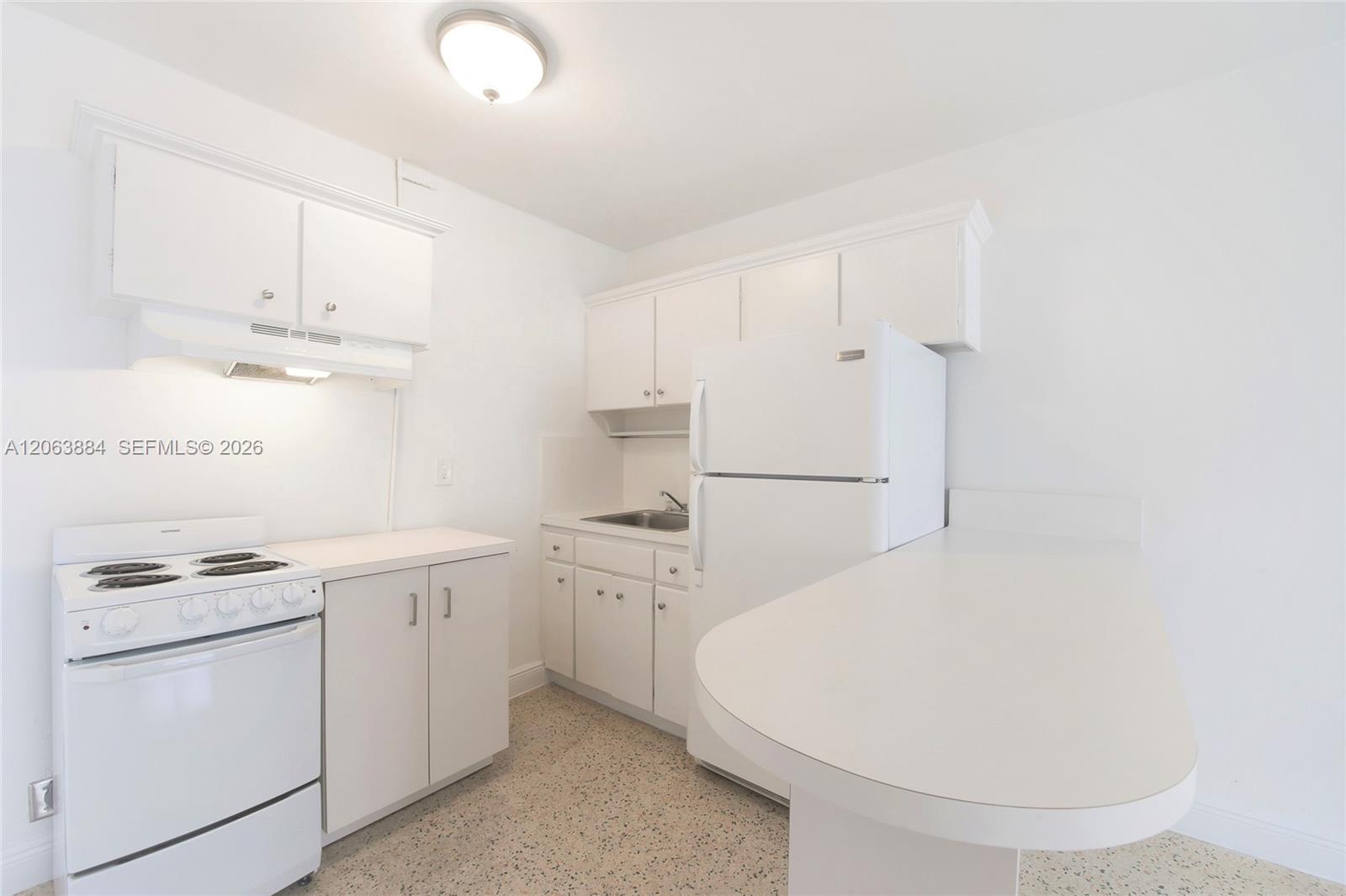 33 Salamanca Avenue 2 Fl Property Photo 4