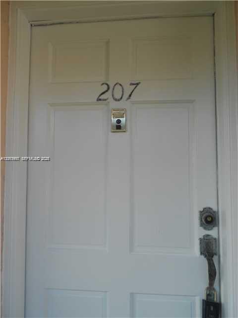1431 S 14th Avenue 207 Property Photo 5