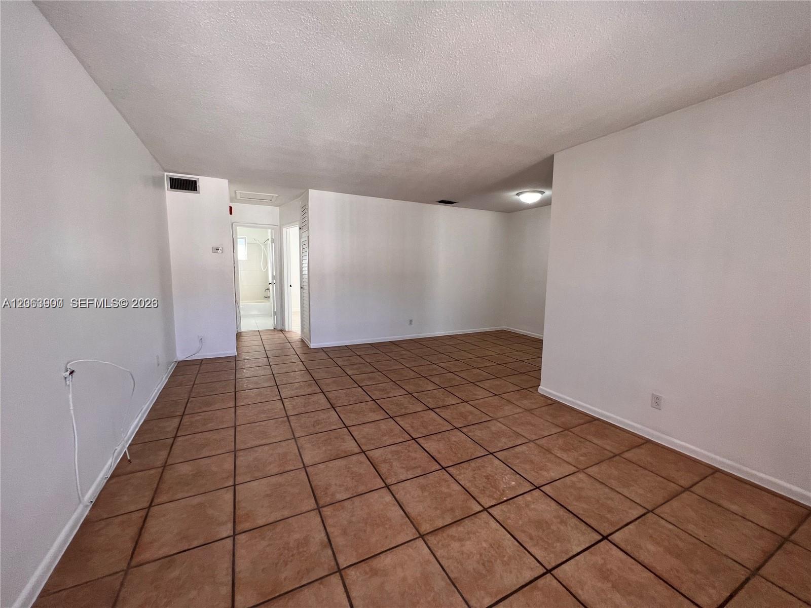 1431 S 14th Avenue 207 Property Photo 8