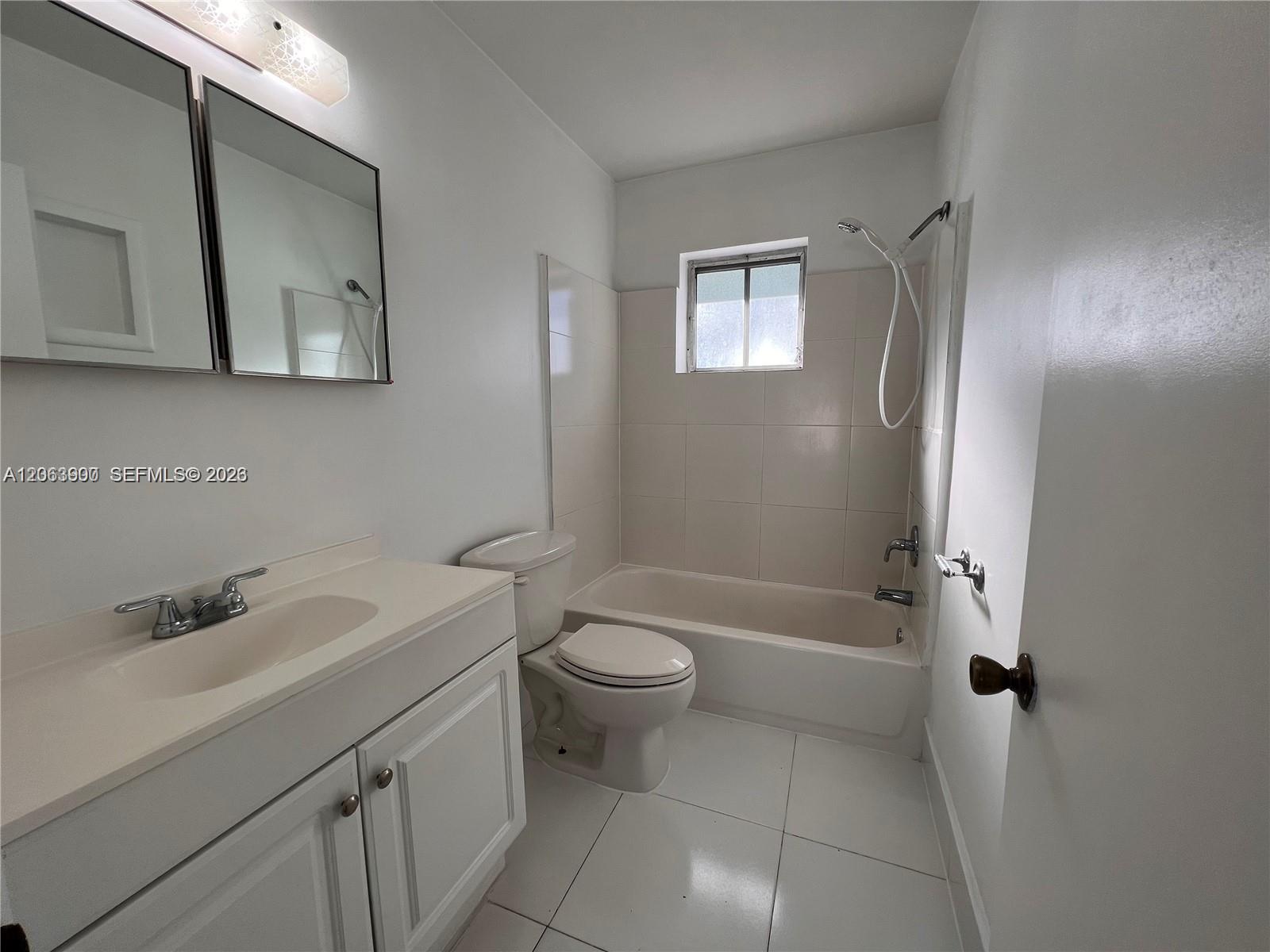 1431 S 14th Avenue 207 Property Photo 10