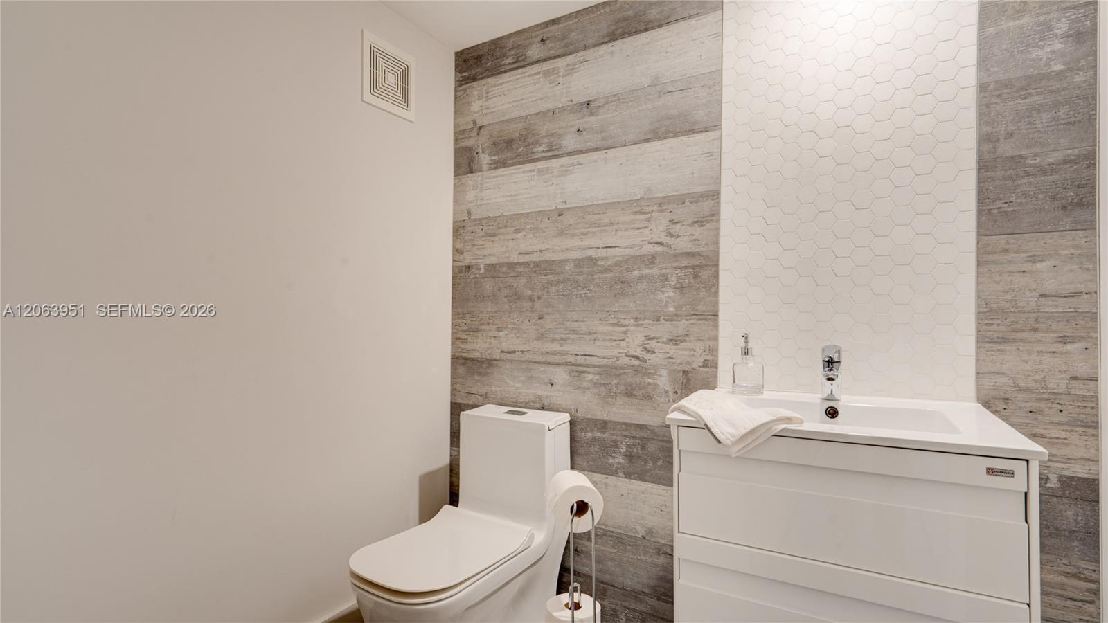 16325 Golf Club Road 101 Property Photo 14