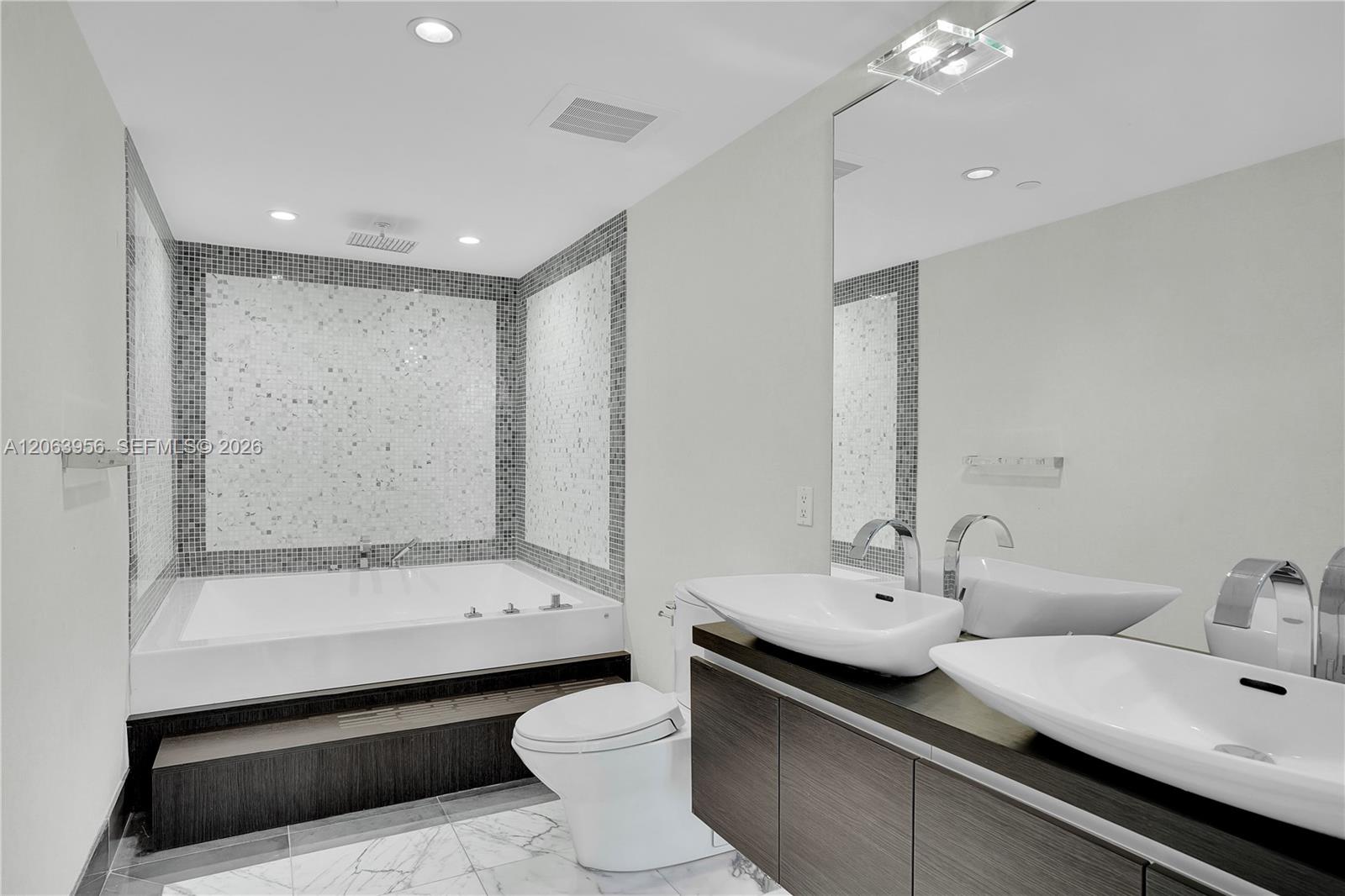 200 Biscayne Boulevard Way 503 Property Photo 9