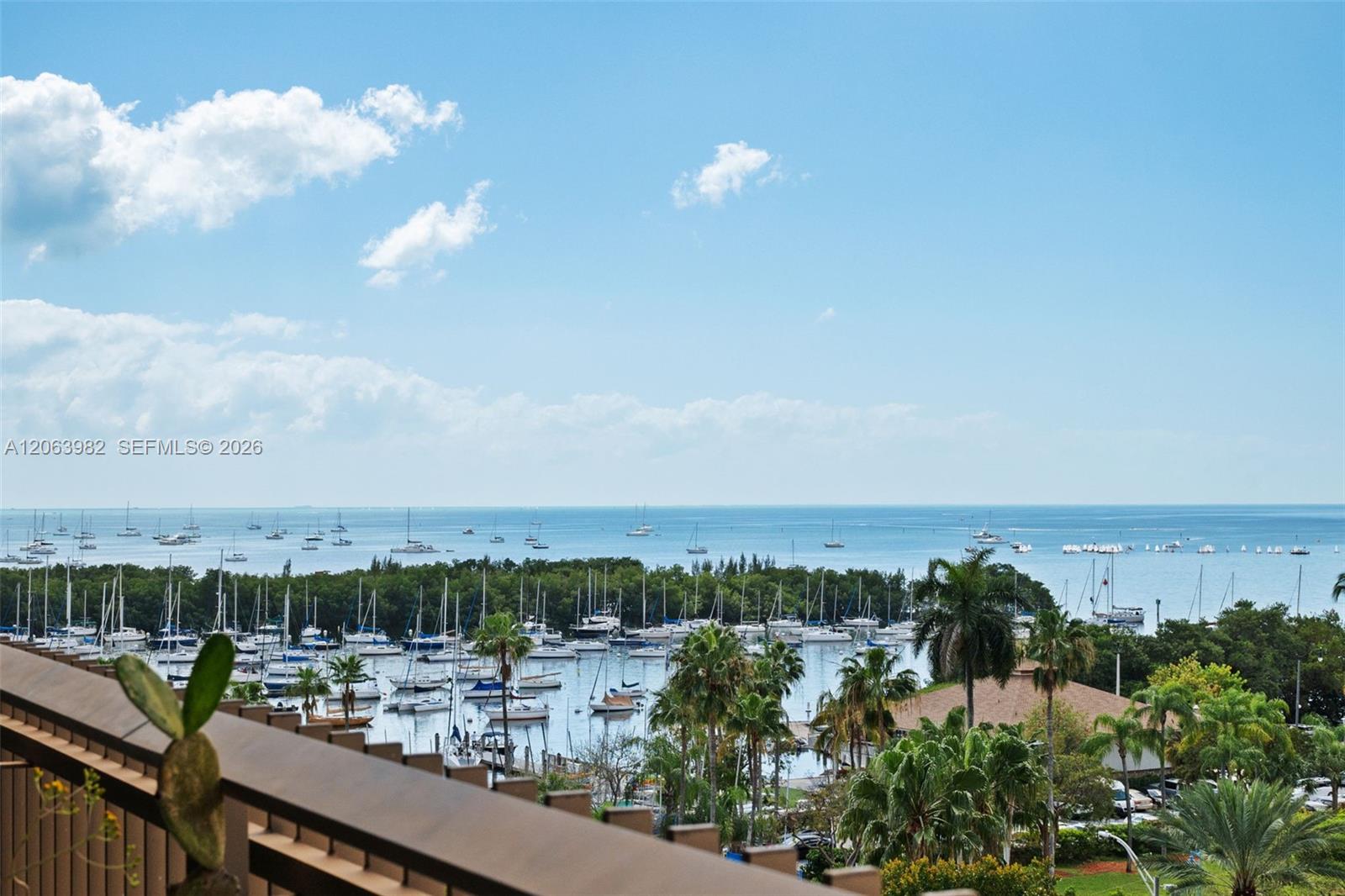 2901 S Bayshore Drive 8e Property Photo 1