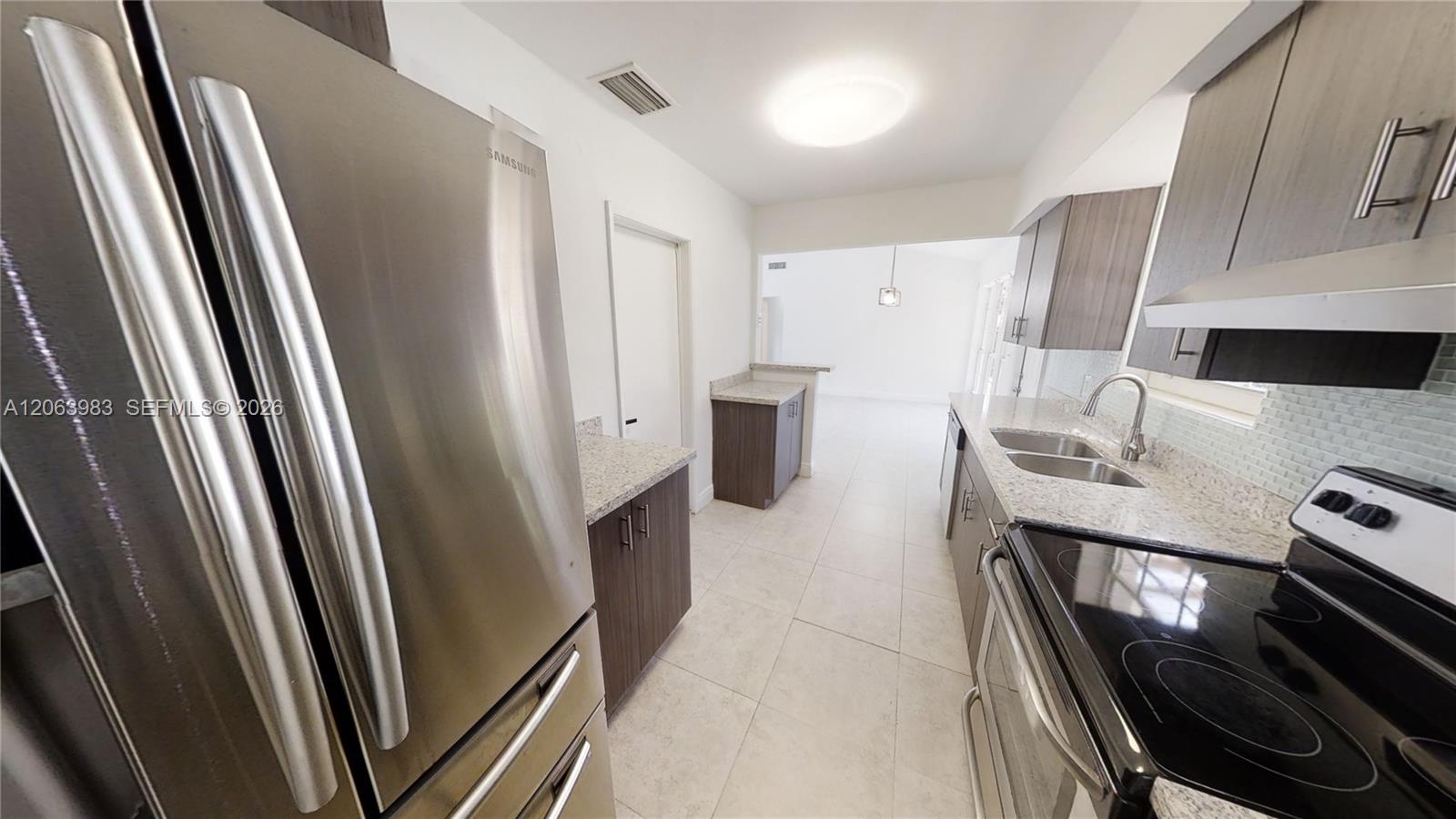 490 Nw 90th Street . Property Photo 8