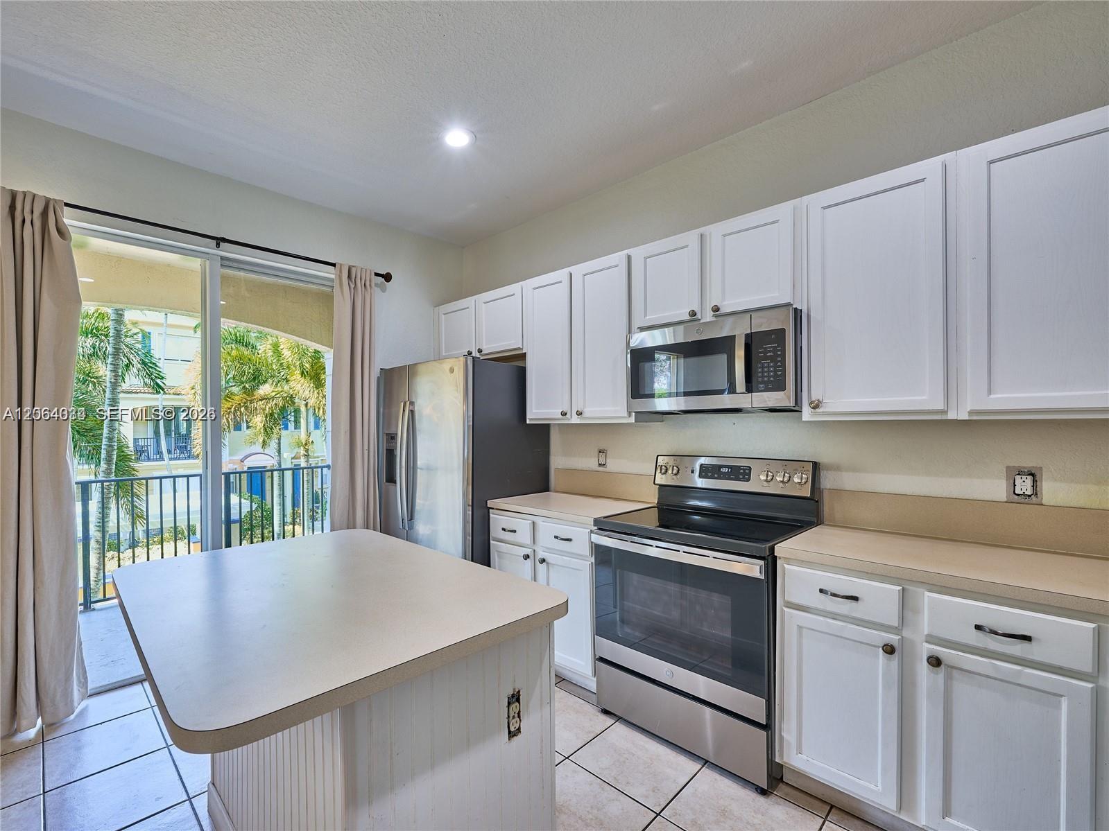 3182 N Greenleaf Circle Property Photo 4