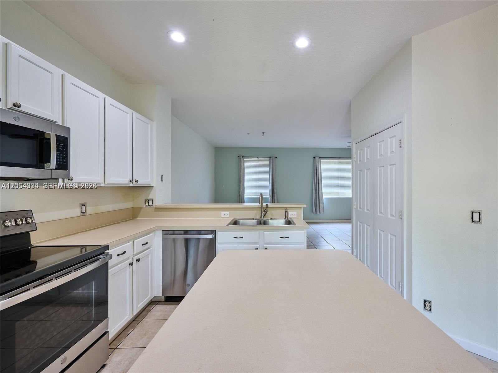 3182 N Greenleaf Circle Property Photo 6