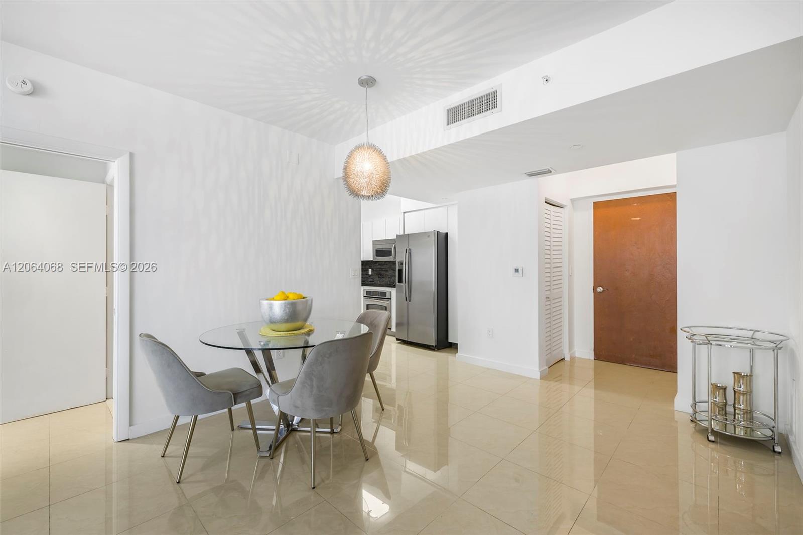 6365 Collins Avenue 805 Property Photo 11