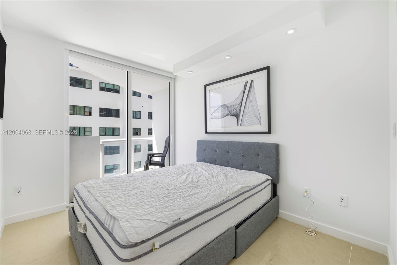 6365 Collins Avenue 805 Property Photo 20