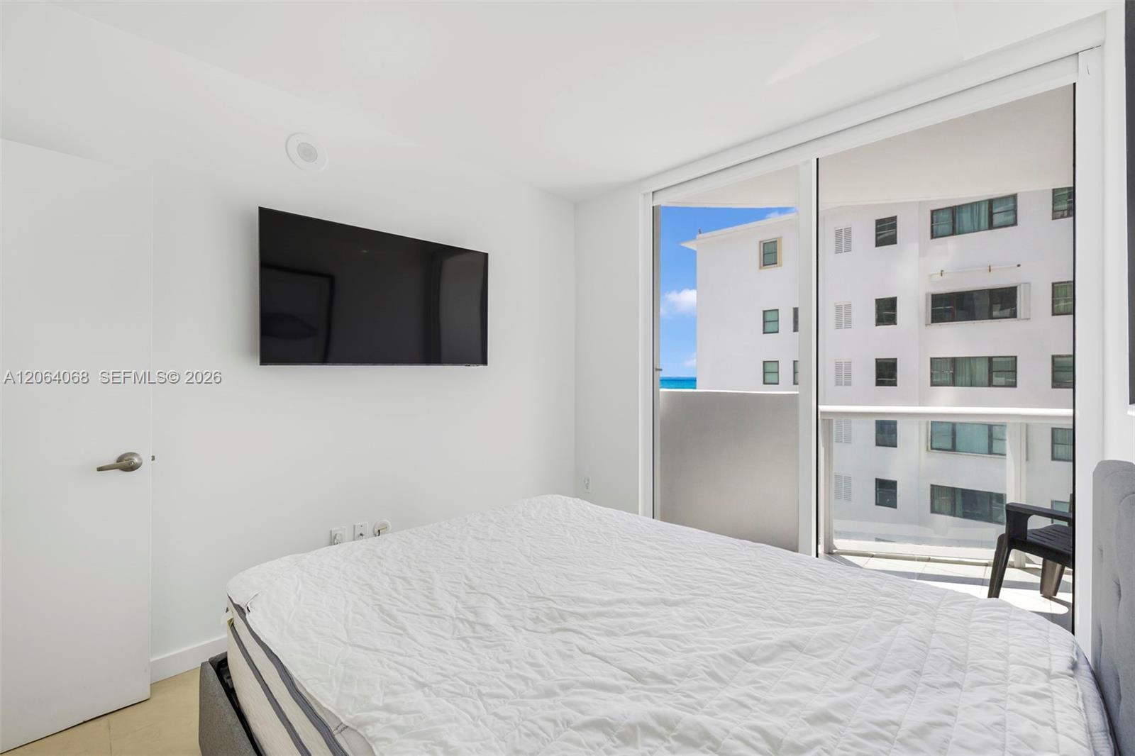 6365 Collins Avenue 805 Property Photo 21