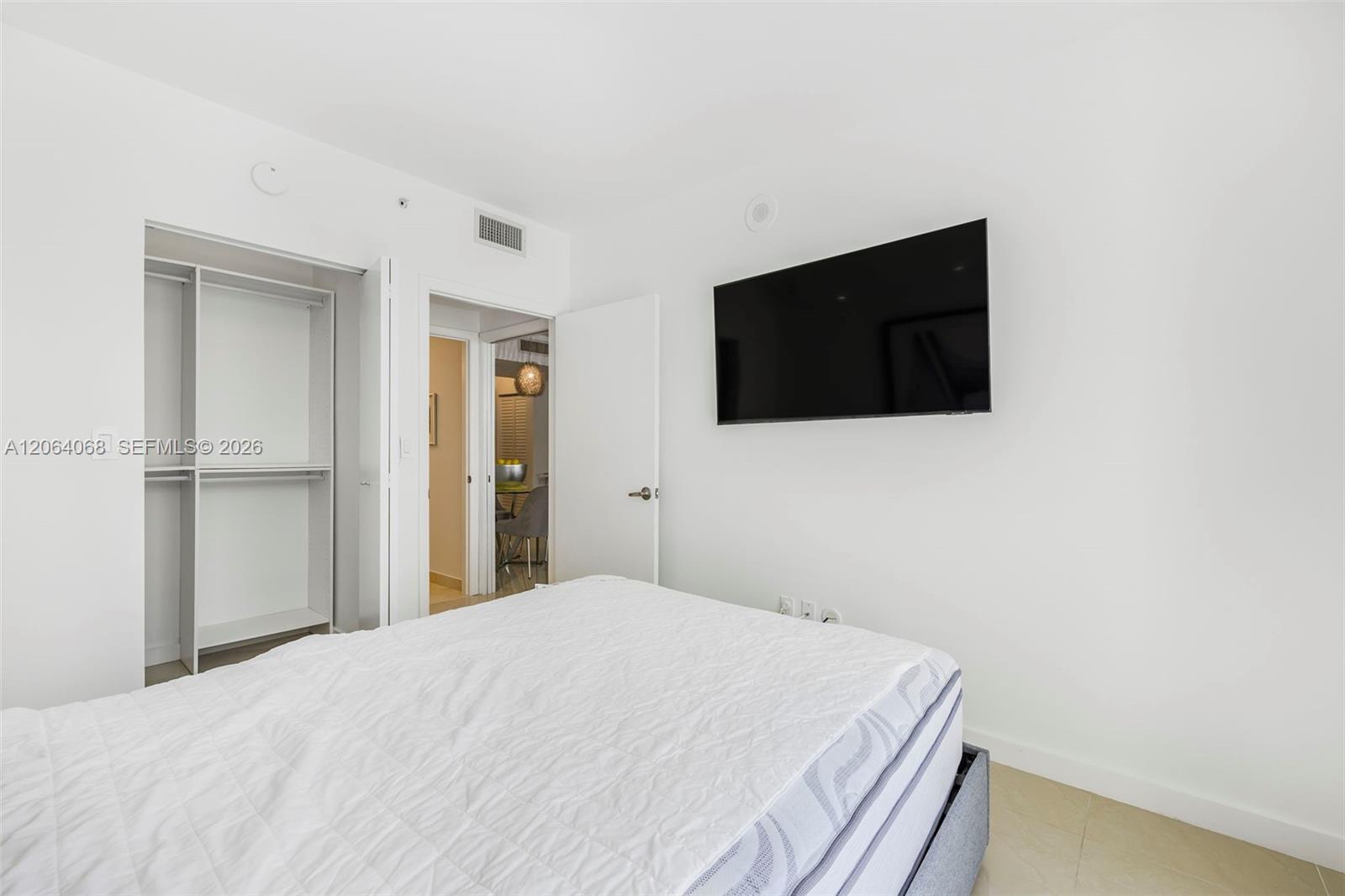 6365 Collins Avenue 805 Property Photo 22