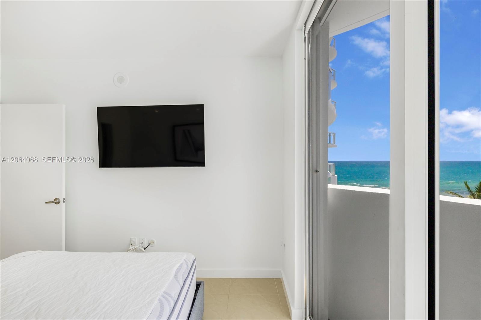 6365 Collins Avenue 805 Property Photo 23