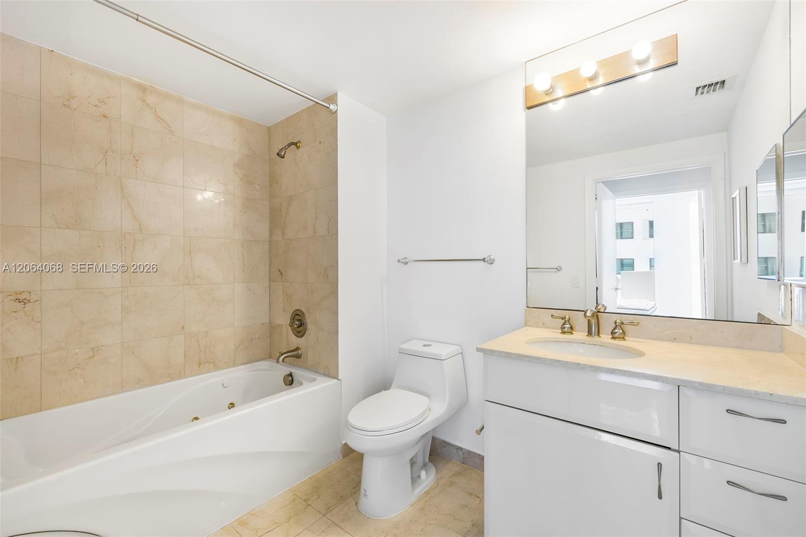 6365 Collins Avenue 805 Property Photo 25