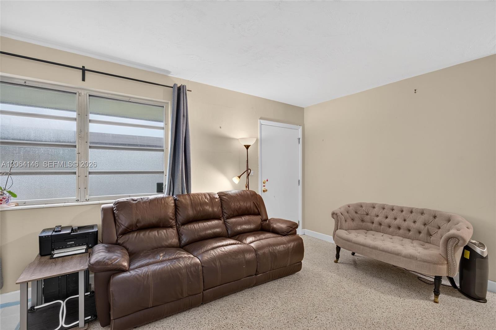 210 E 10th Street Property Photo 5