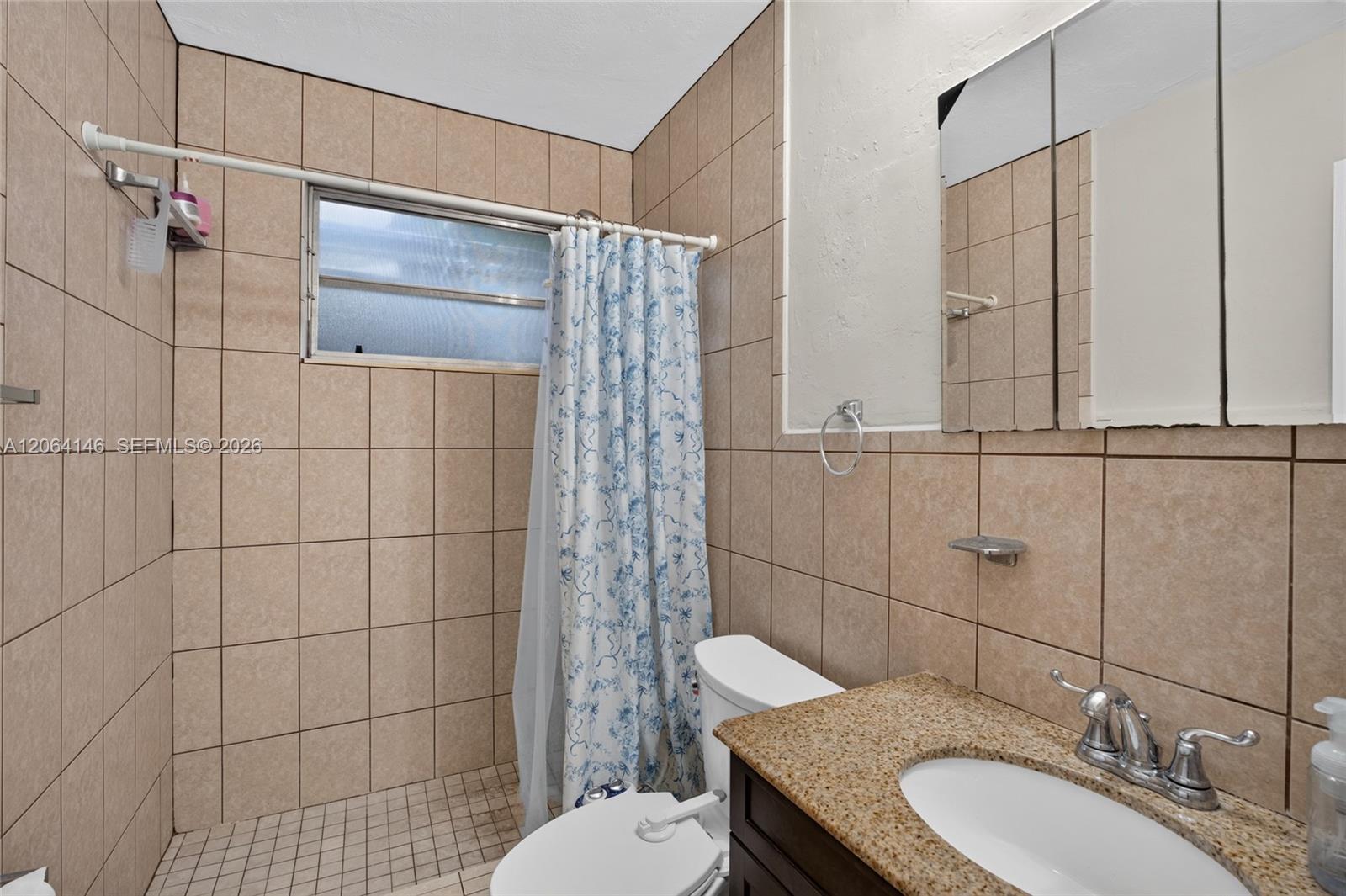 210 E 10th Street Property Photo 10