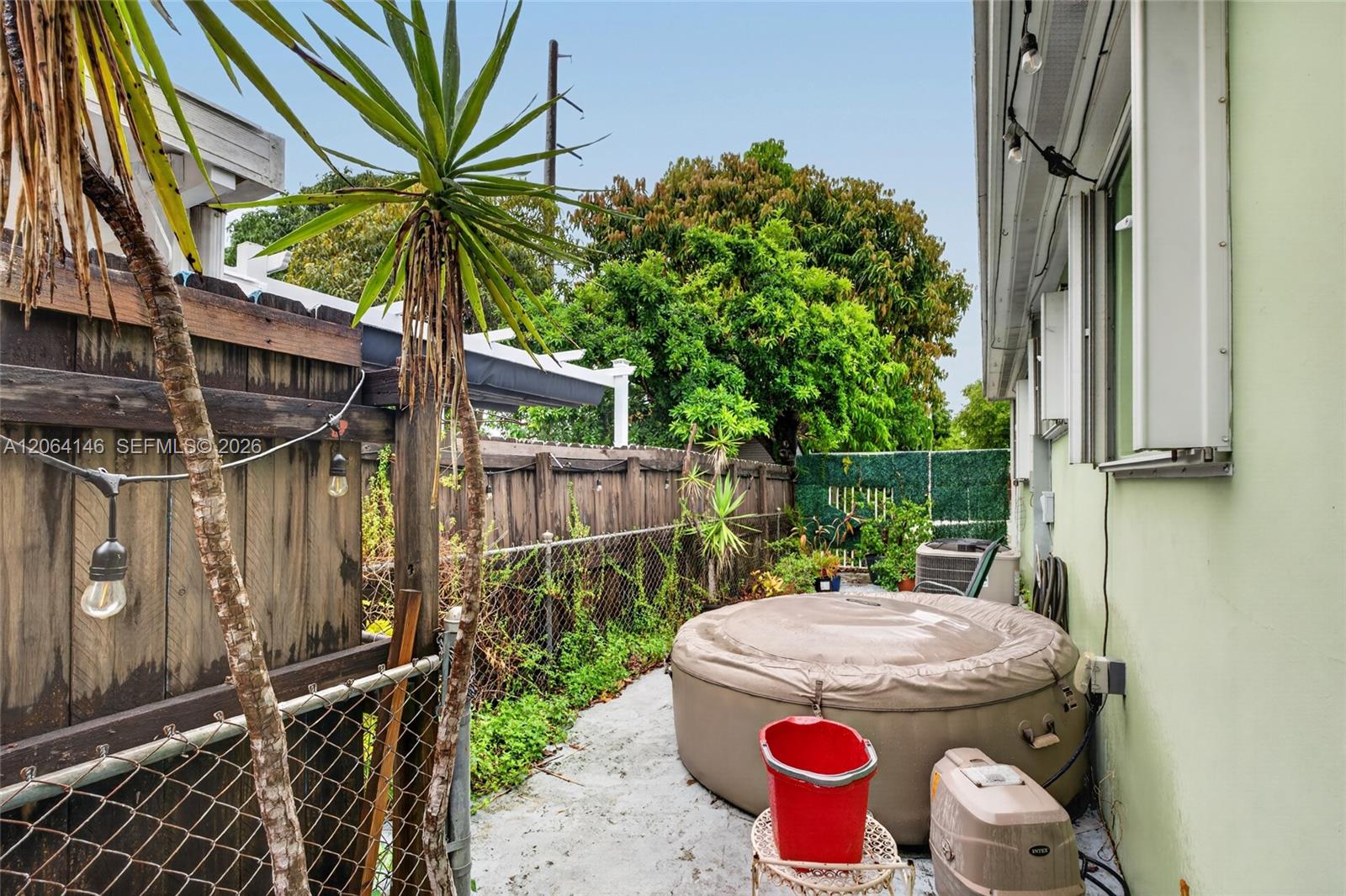 210 E 10th Street Property Photo 31