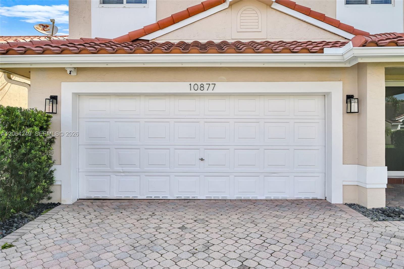 10877 Sw 152nd Place Property Photo 3