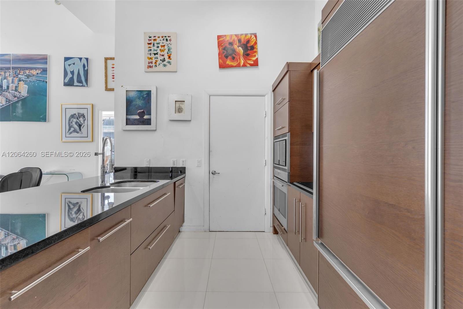 475 Brickell Avenue 2813 Property Photo 2