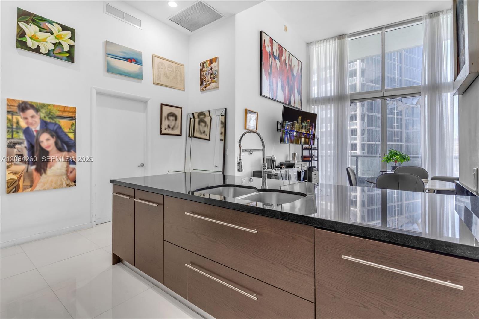 475 Brickell Avenue 2813 Property Photo 3