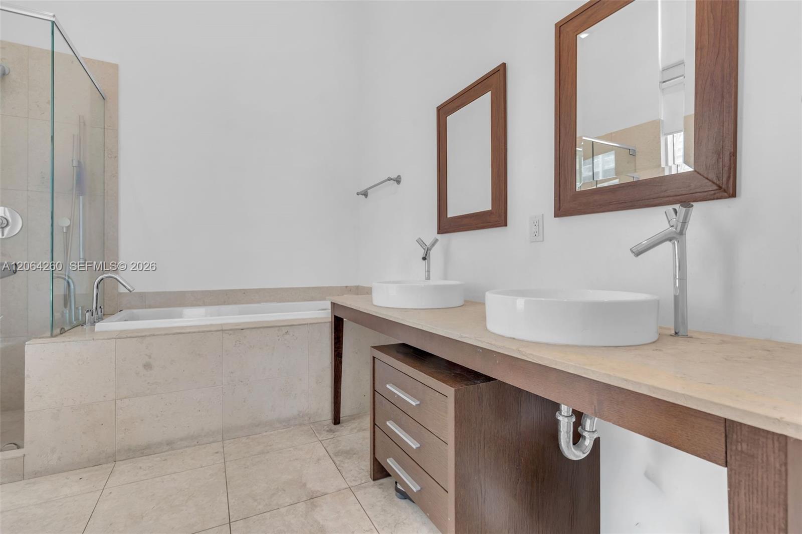 475 Brickell Avenue 2813 Property Photo 14