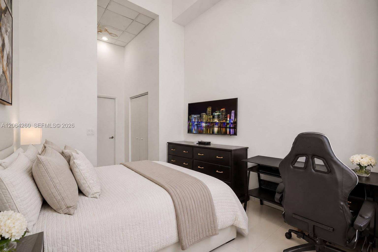 475 Brickell Avenue 2813 Property Photo 17