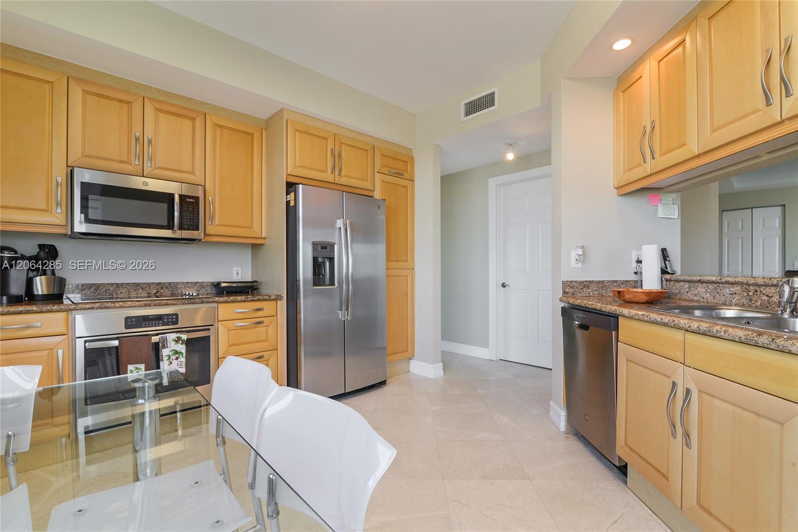 9751 E Bay Harbor Drive 8d Property Photo 6