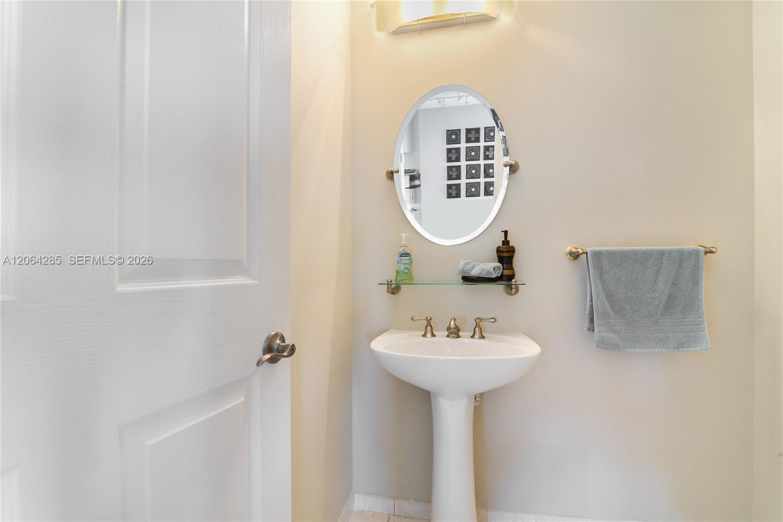 9751 E Bay Harbor Drive 8d Property Photo 11