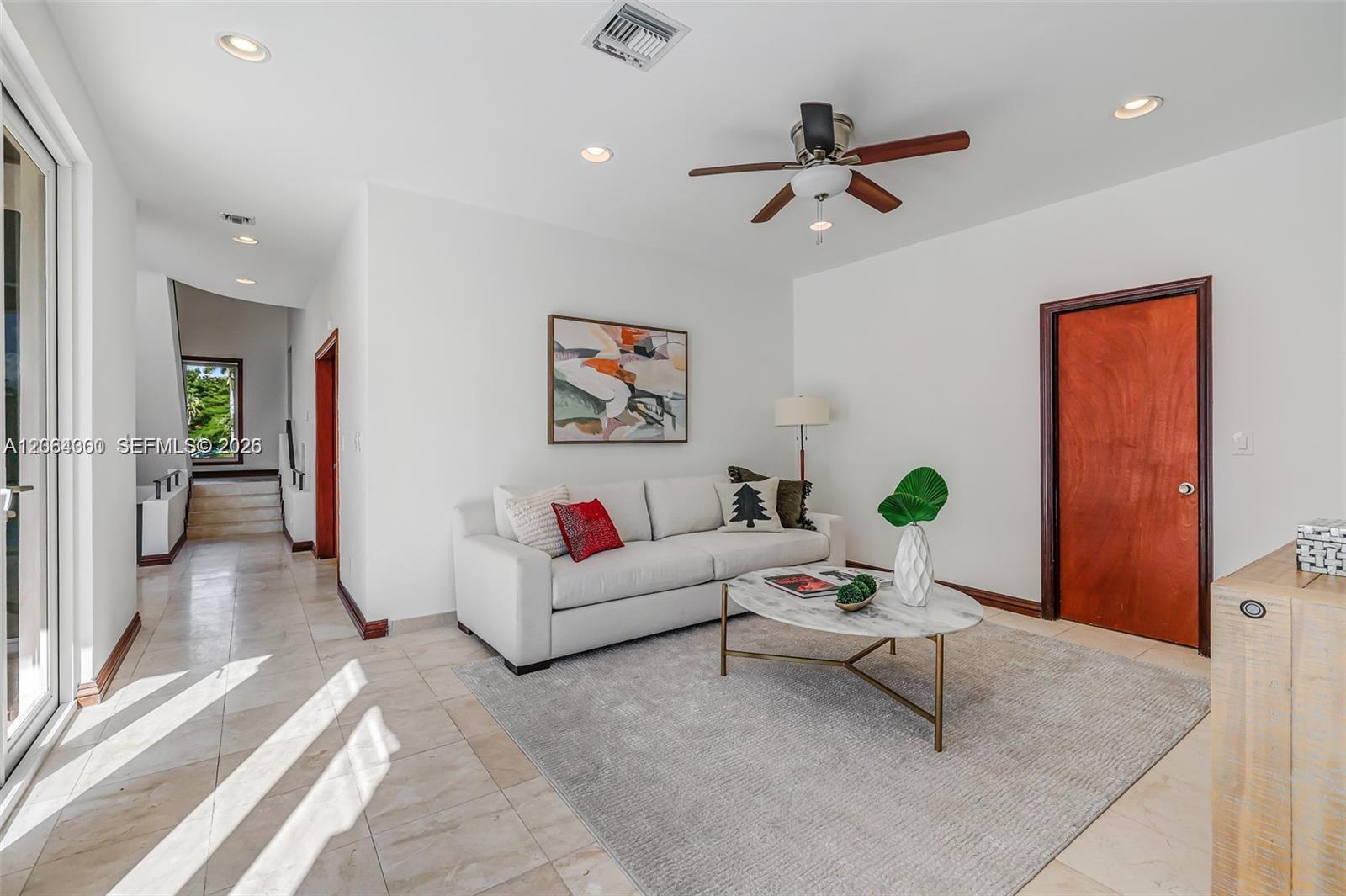 184 Paloma Drive Property Photo 3