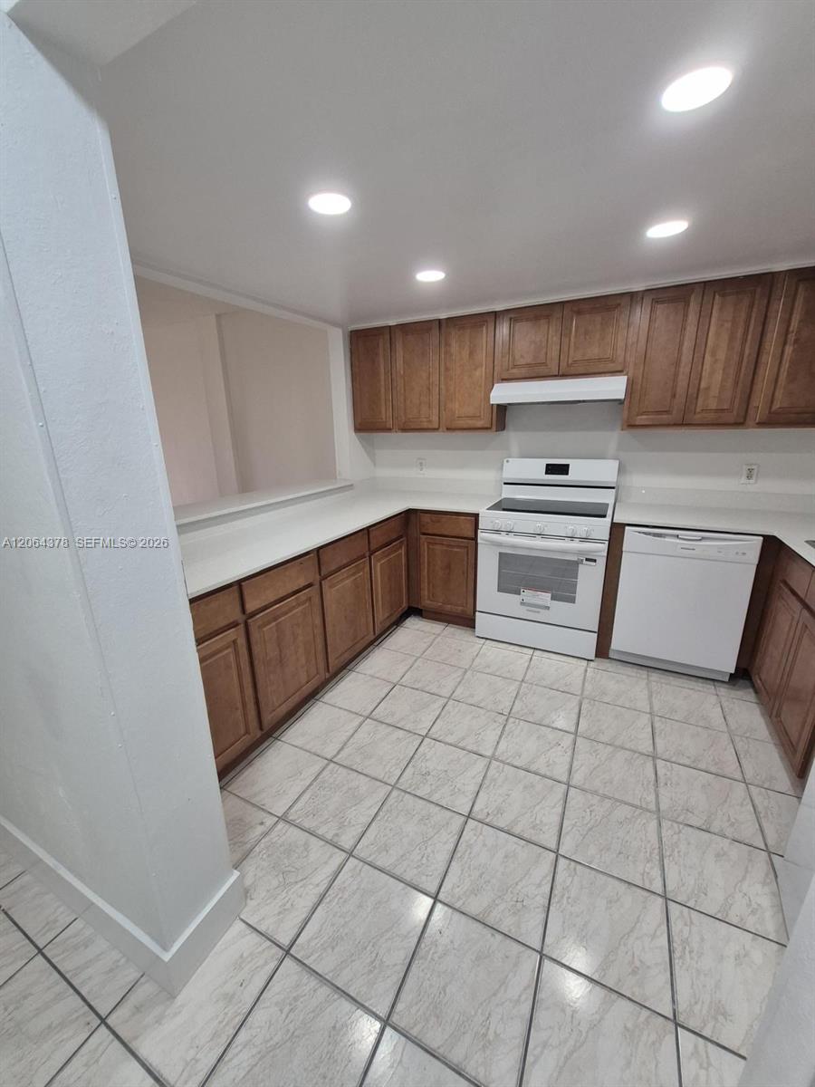 1750 W 46th Street 331 Property Photo 7