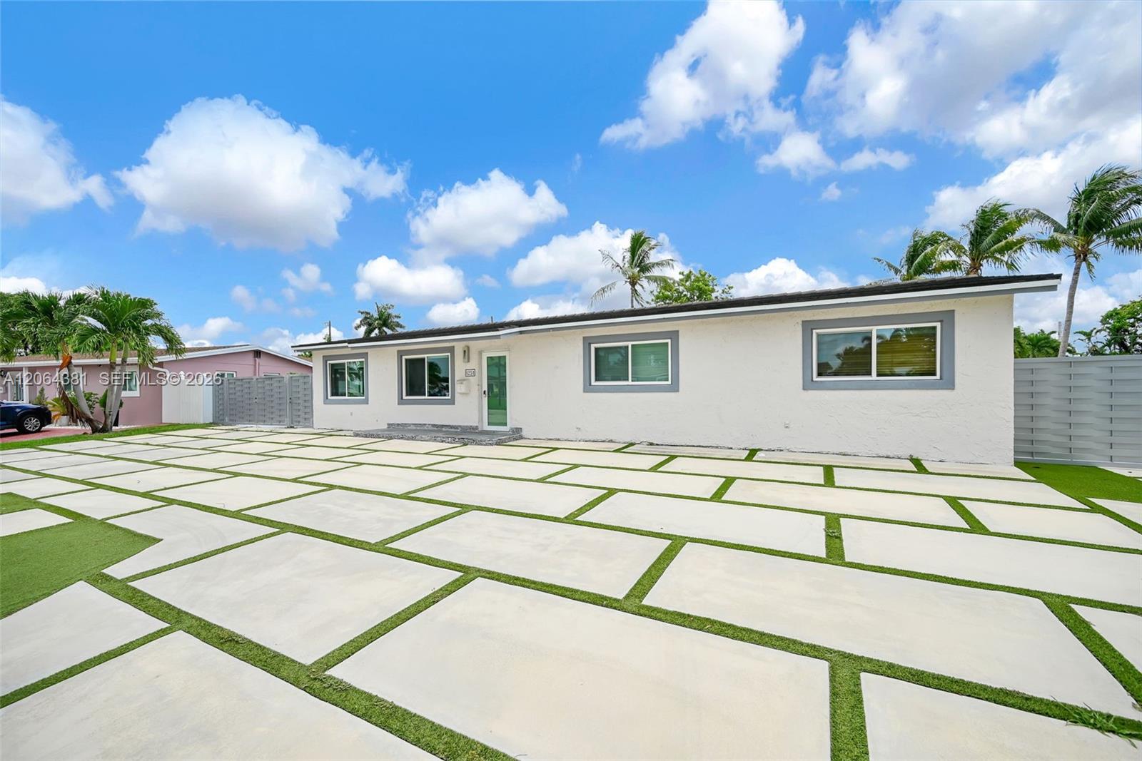 8251 Nw 185th Street Property Photo 4