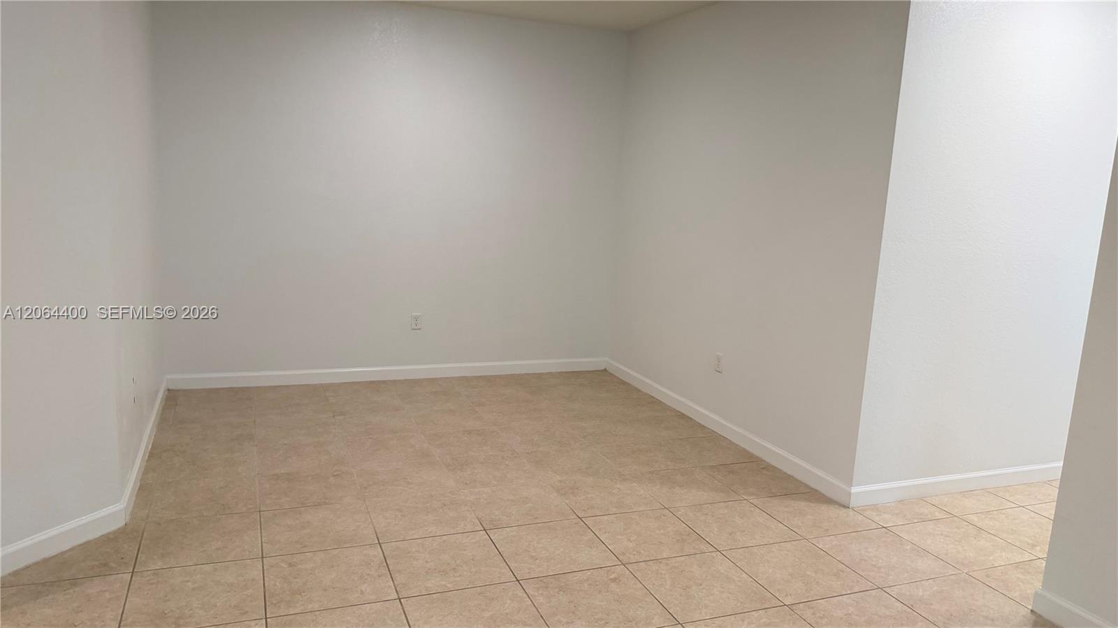 737 Se 37th Place Property Photo 3