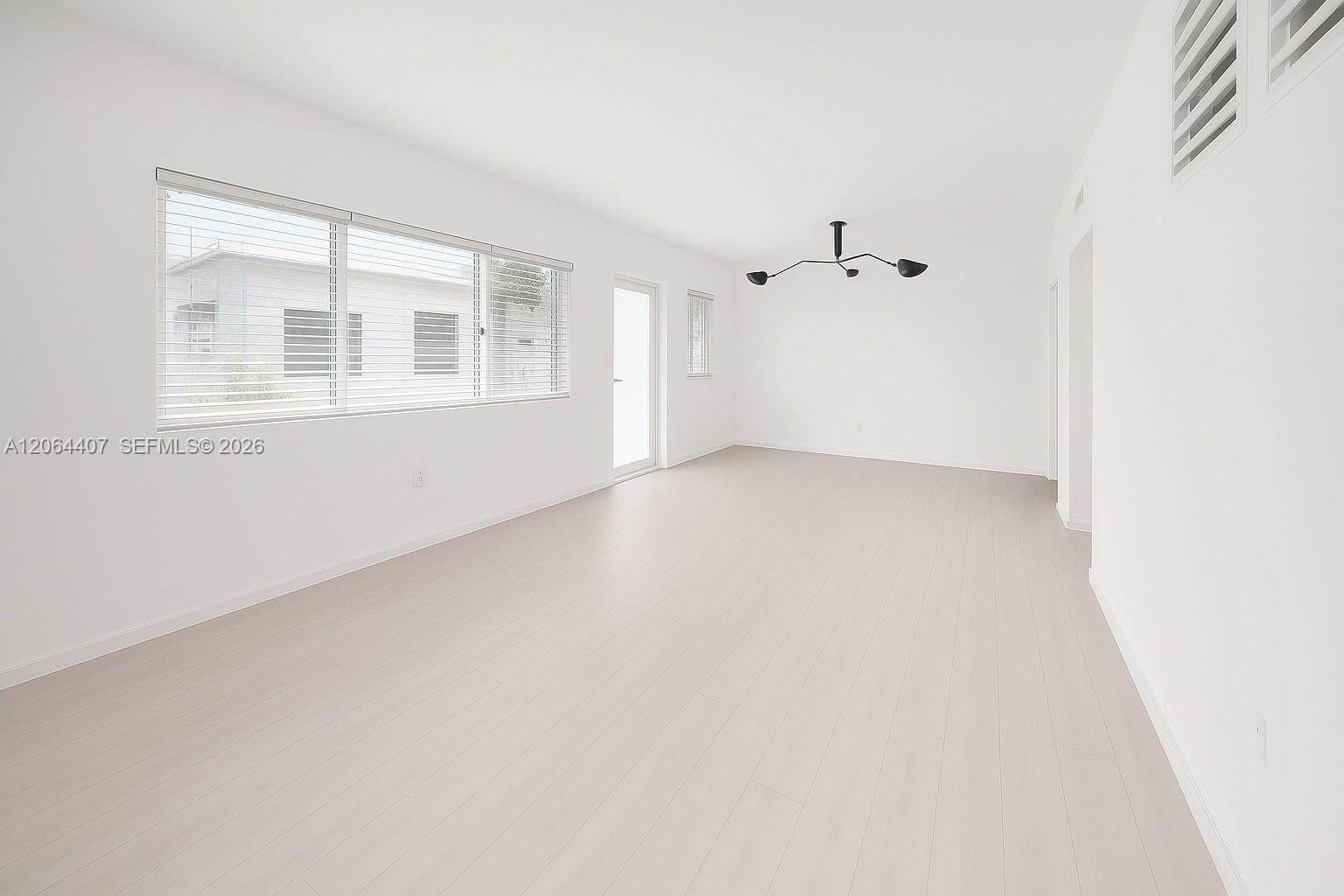 1110 Venetian Way 2b Property Photo 3